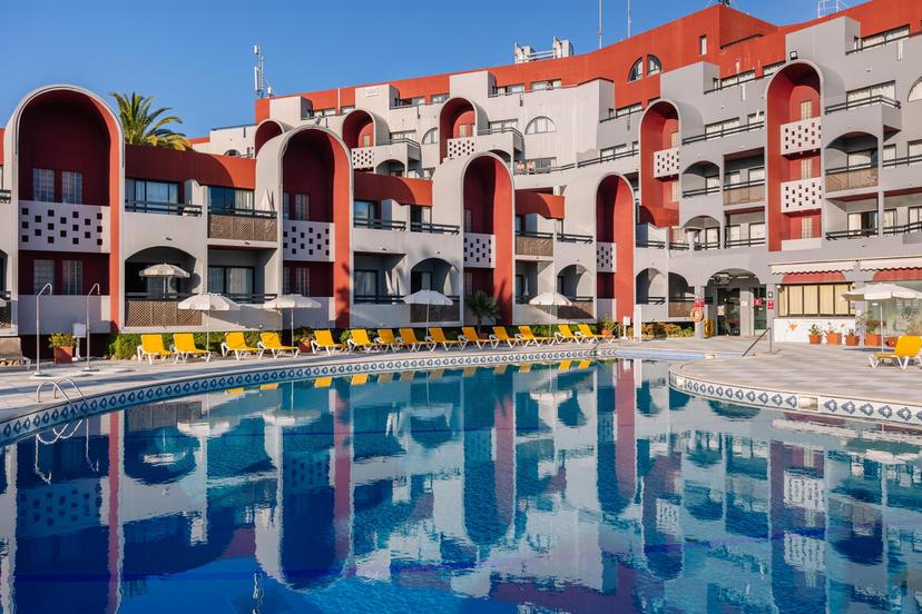 Panoramic view of the Muthu Oura Praia Hotel building overlooking the outdoor pool