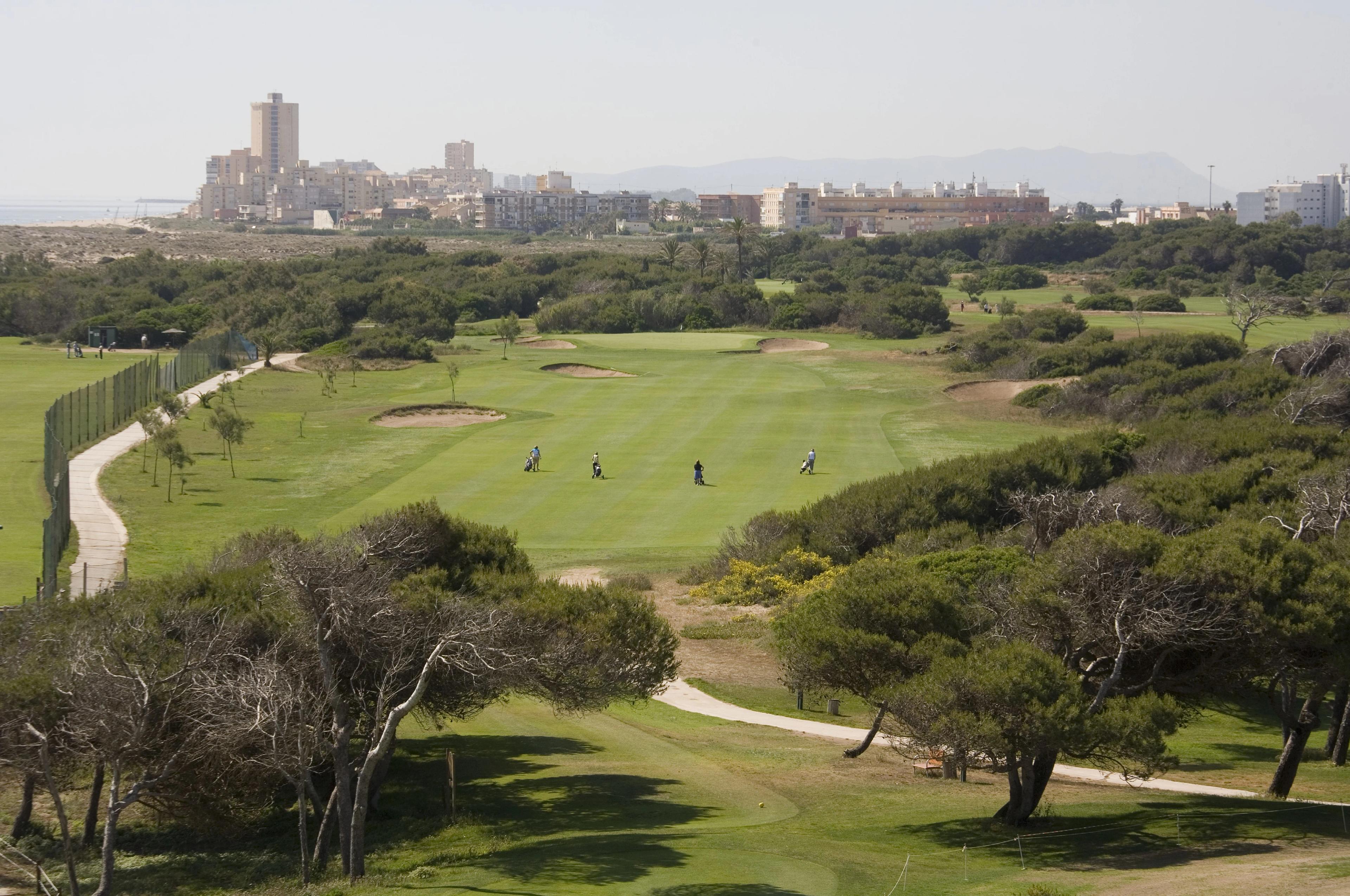 A well maintained fairway at Parador El Saler