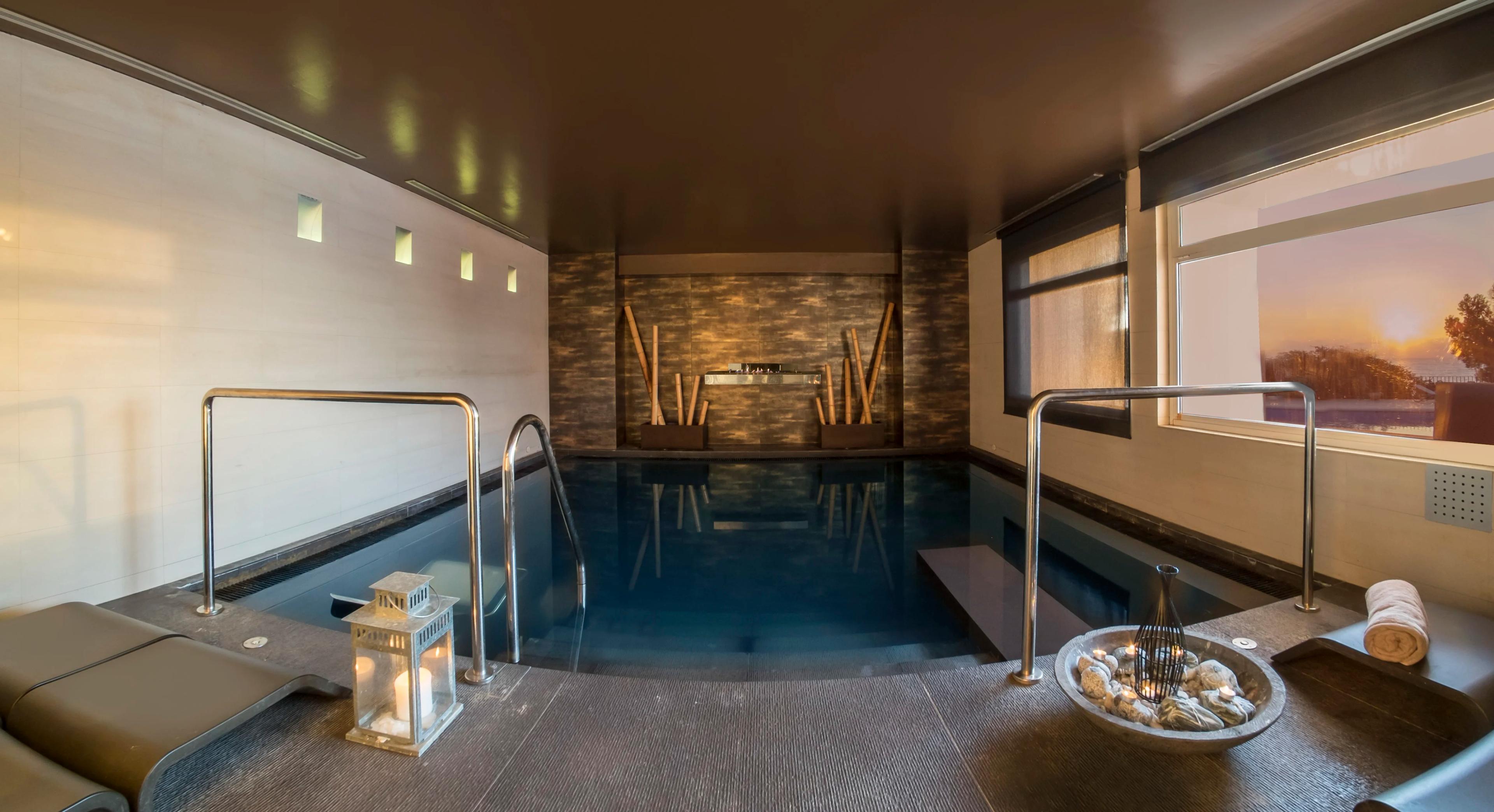 Indoor pool as part of the spa facilities at Park Hotel San Jorge & Spa