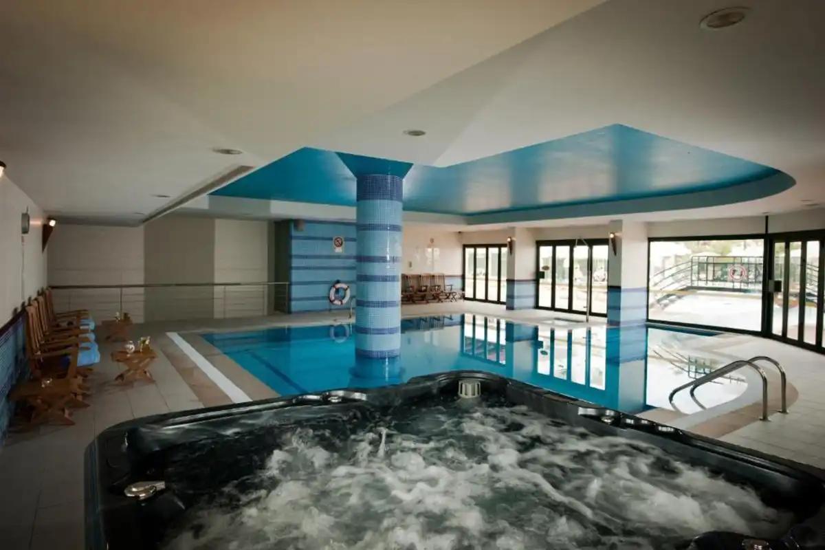 Indoor pool and jacuzzi at Real Bellavista Hotel & Spa