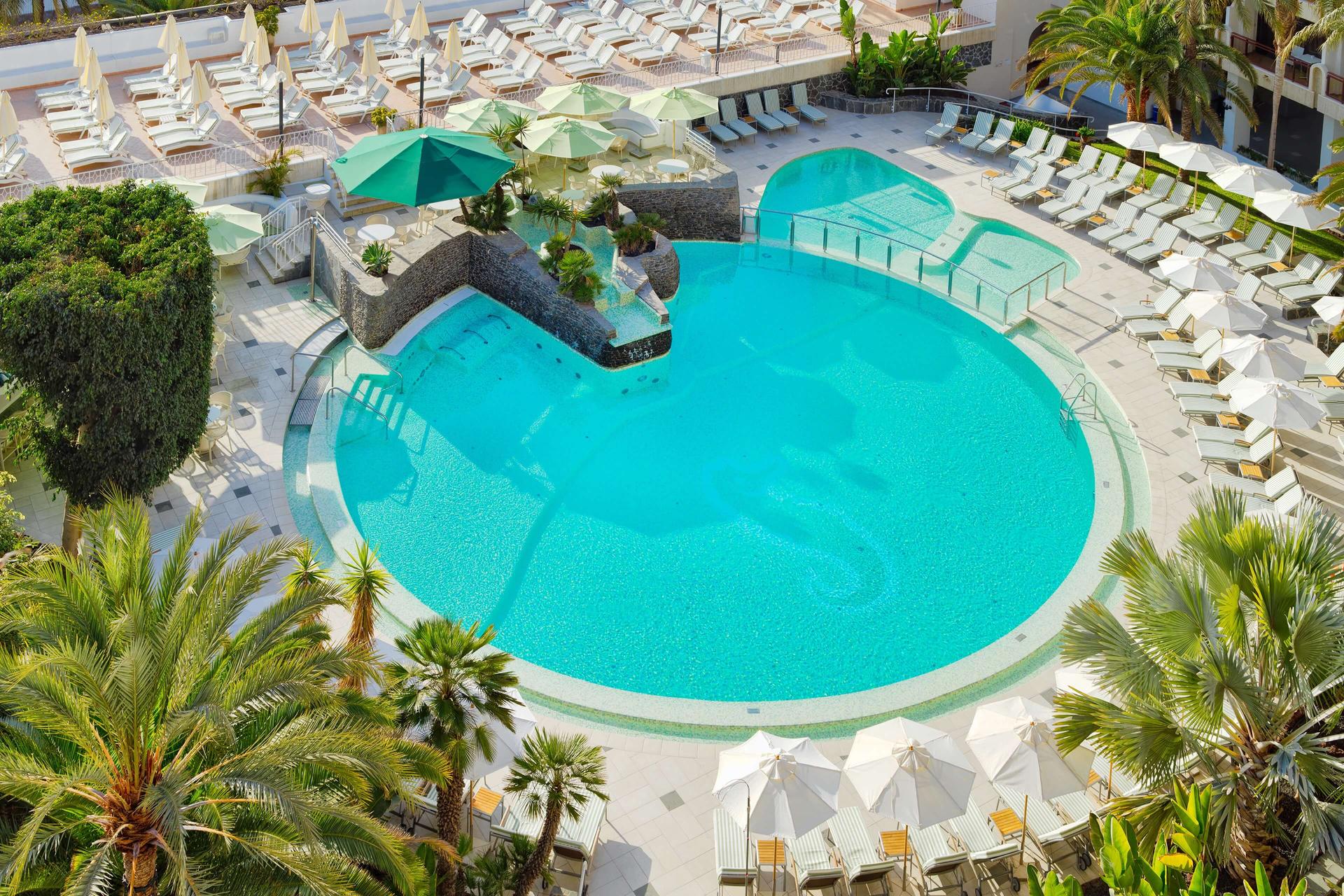 Overhead view of the outdoor pool at Seaside Sandy Beach