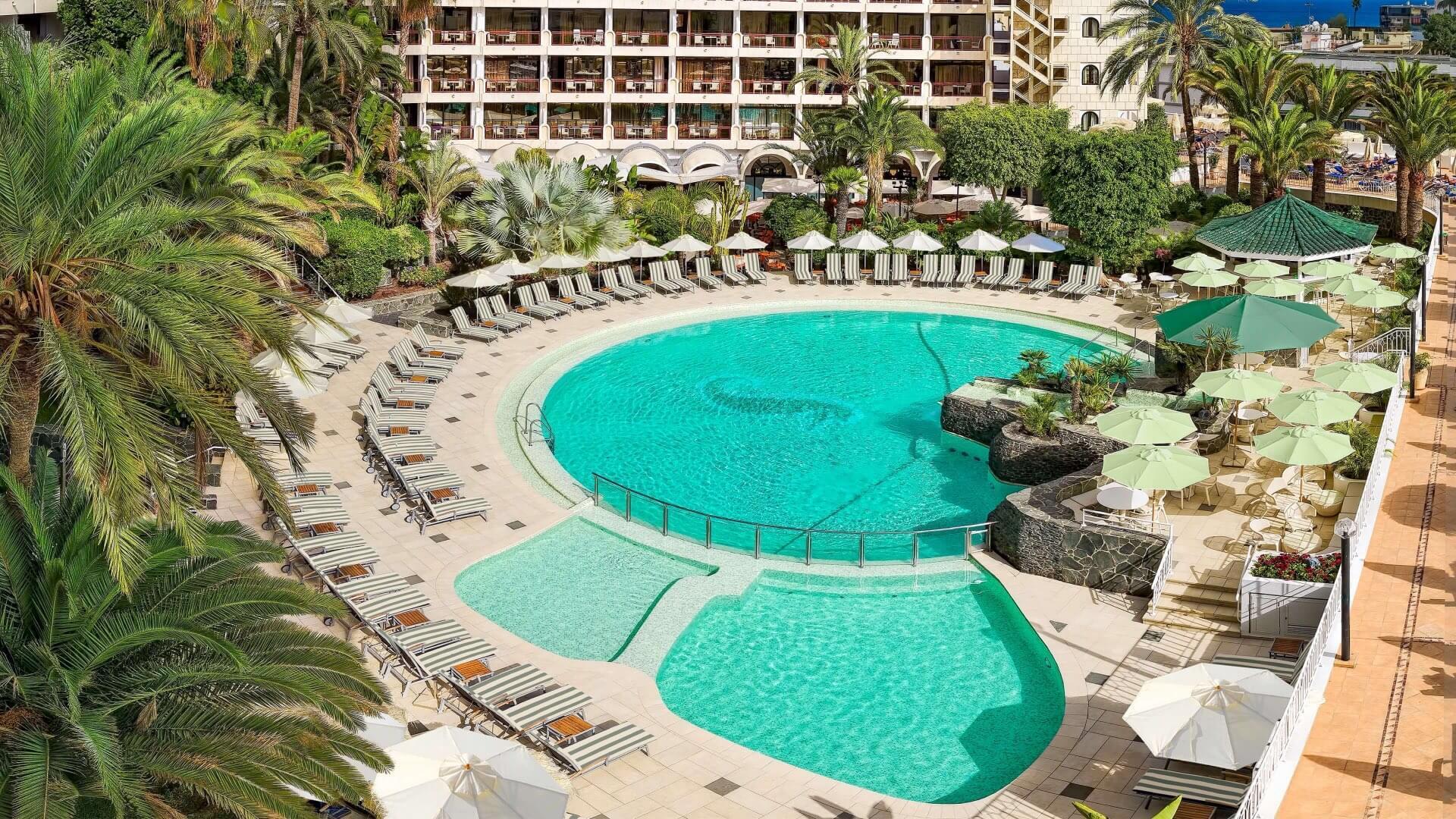 Overhead view of the outdoor pool at Seaside Sandy Beach