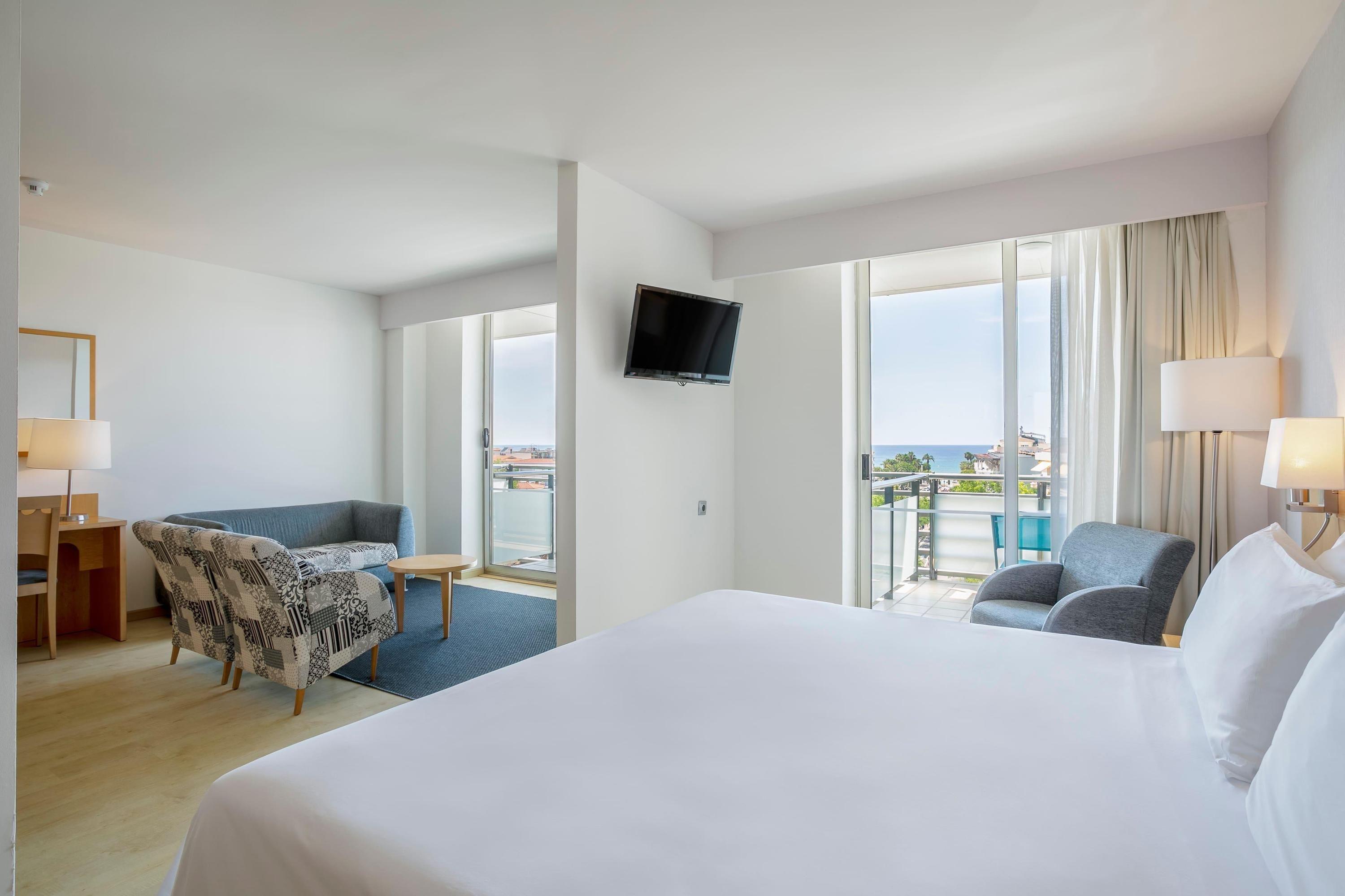 Double bed suite with a balcony at Sol Port Cambrils Hotel