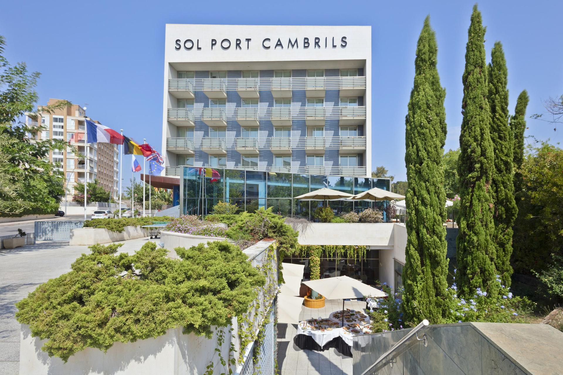 Panoramic view of the Sol Port Cambrils Hotel building