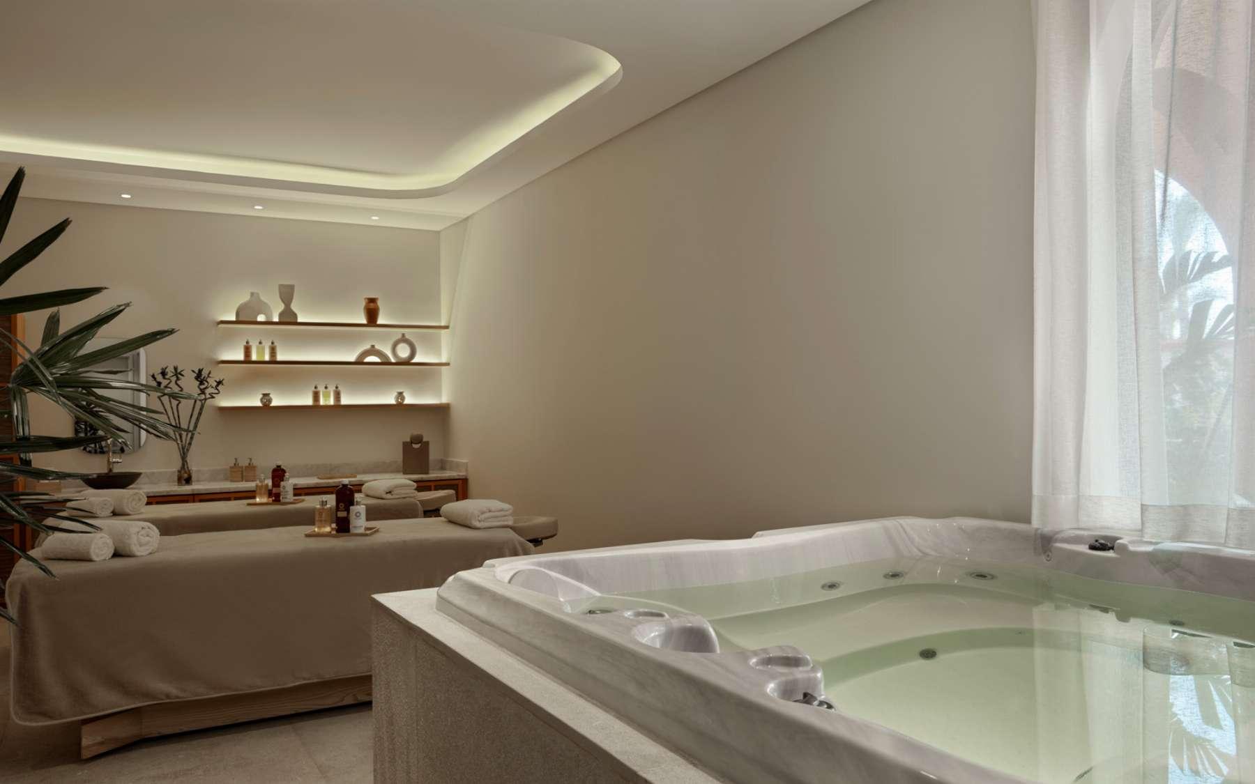 Spa facilities with a jacuzzi at The Chedi El Gouna