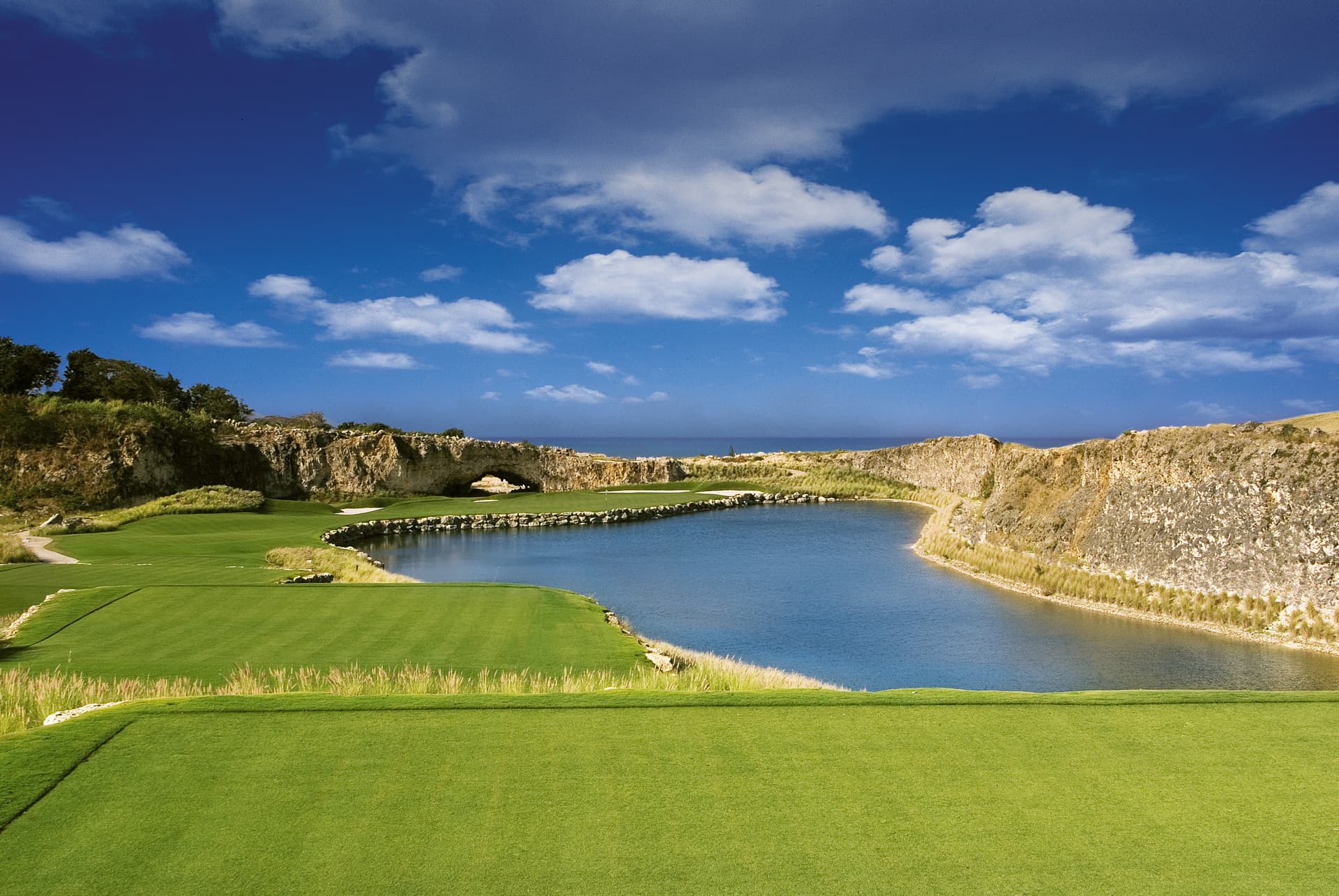 Panoramic view of a well maintained fairway next to a water hazard