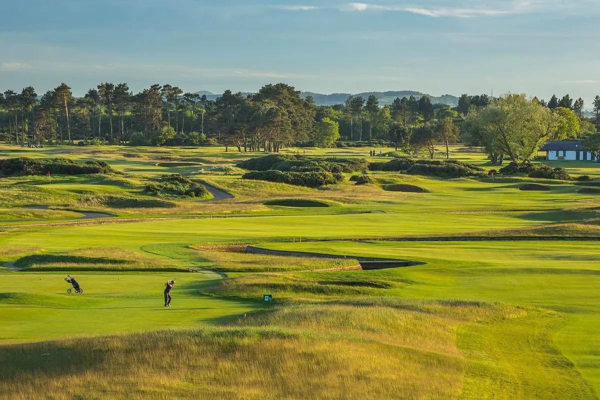 A winding fairway