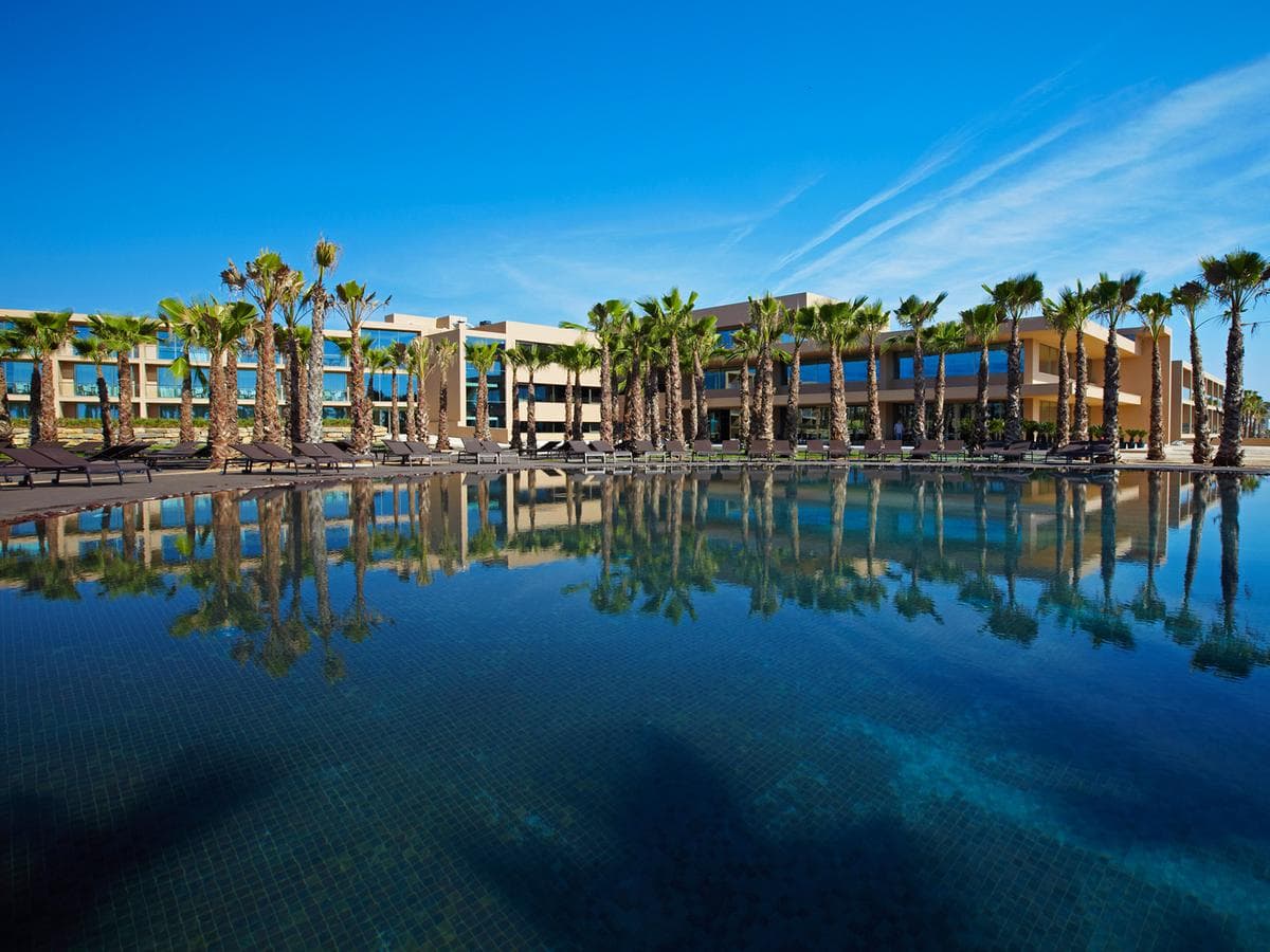 Panoramic view of the Kimpton Atlantico Algarve building overlooking the outdoor pool