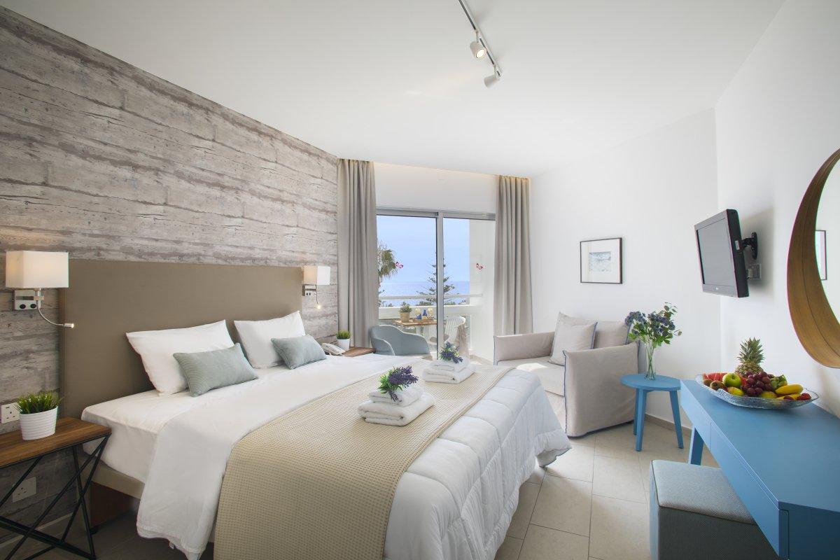 Double bed suite at the Leonardo Plaza