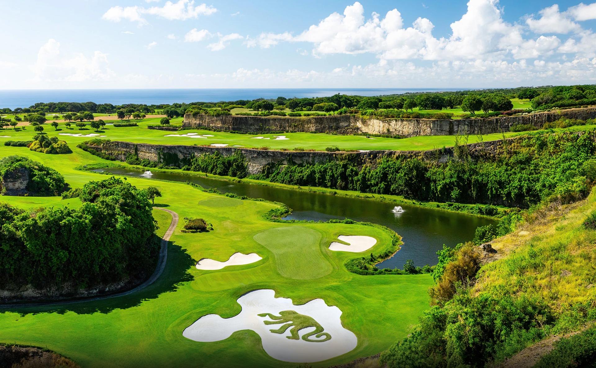 Overhead view of a well maintained fairway next to a water hazard