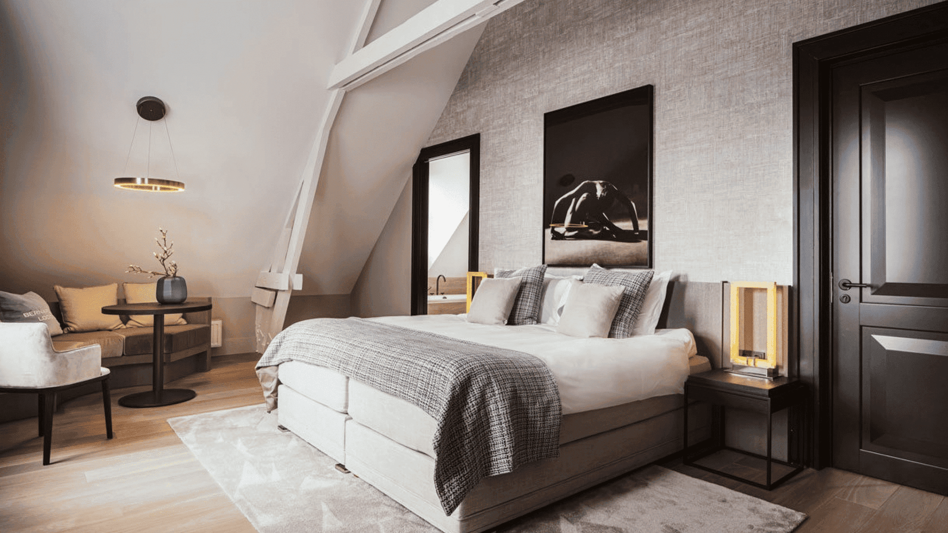 A modern double bed room at the Bernardus Lodge
