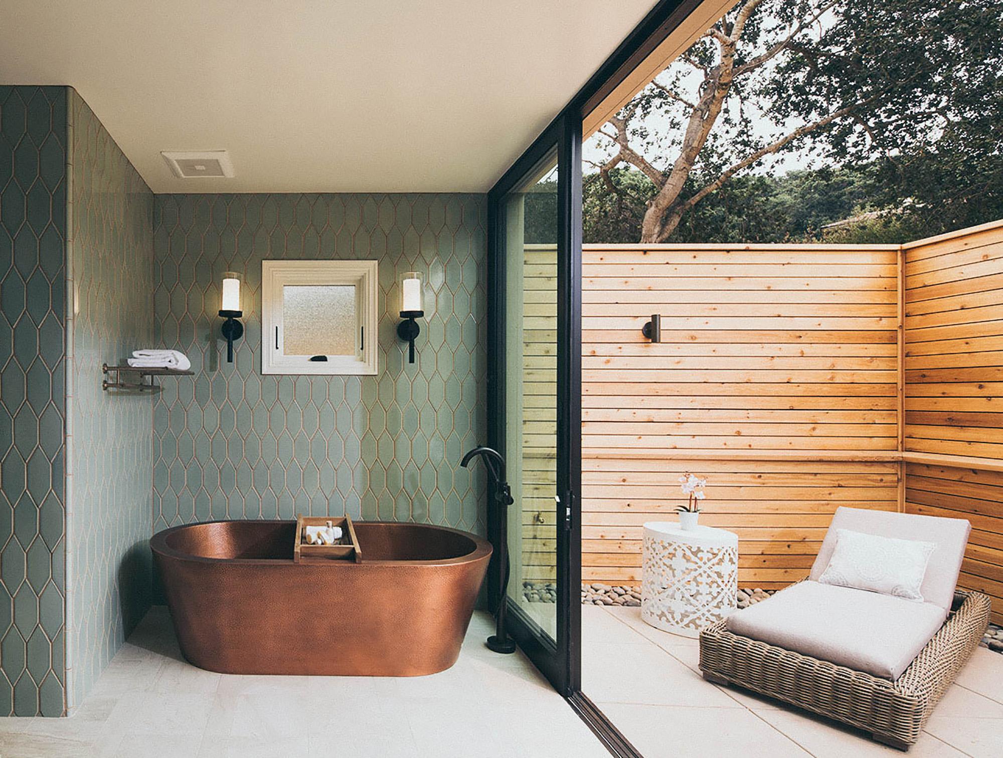 Bath and patio space at the Bernardus Lodge