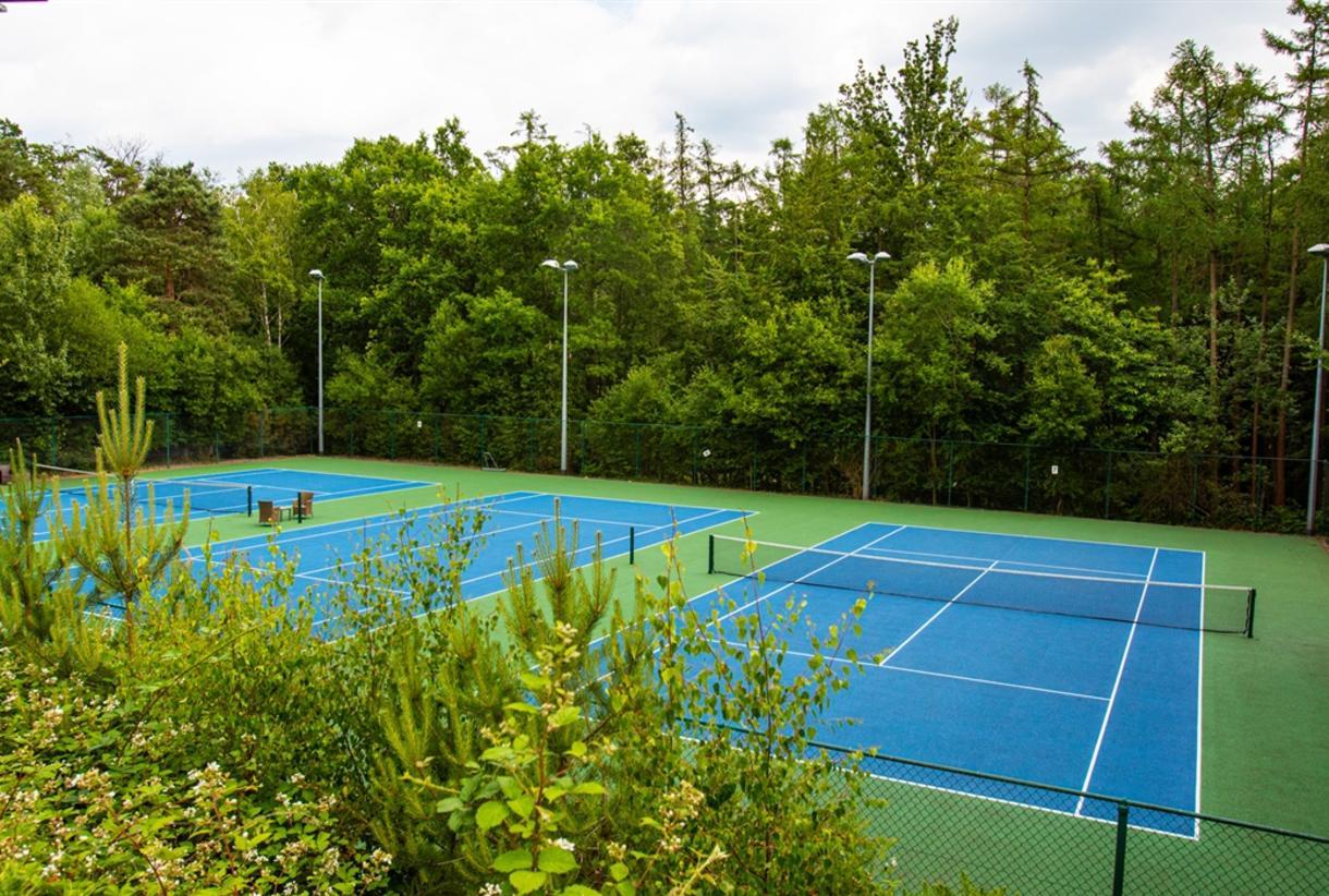 Outdoor tennis courts at the Foxhills Golf Club & Resort