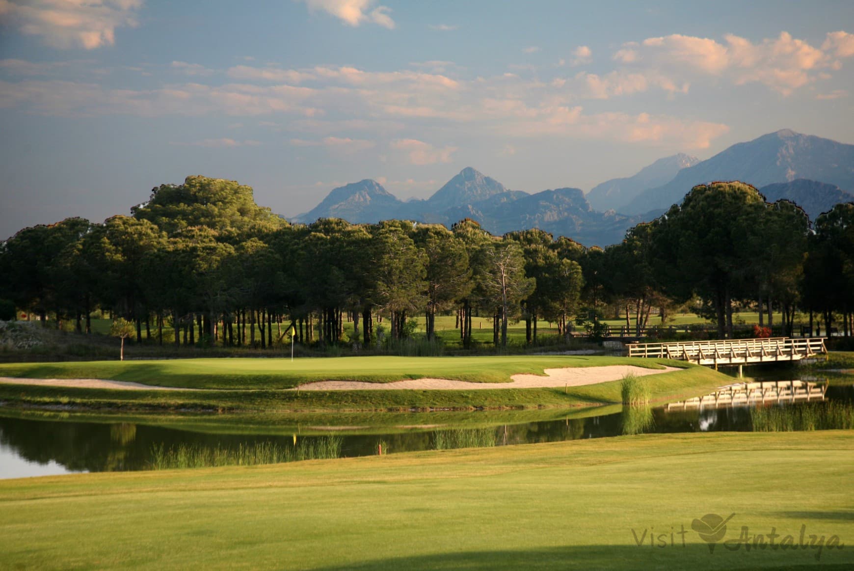 Island green with a view of the mountains behind it