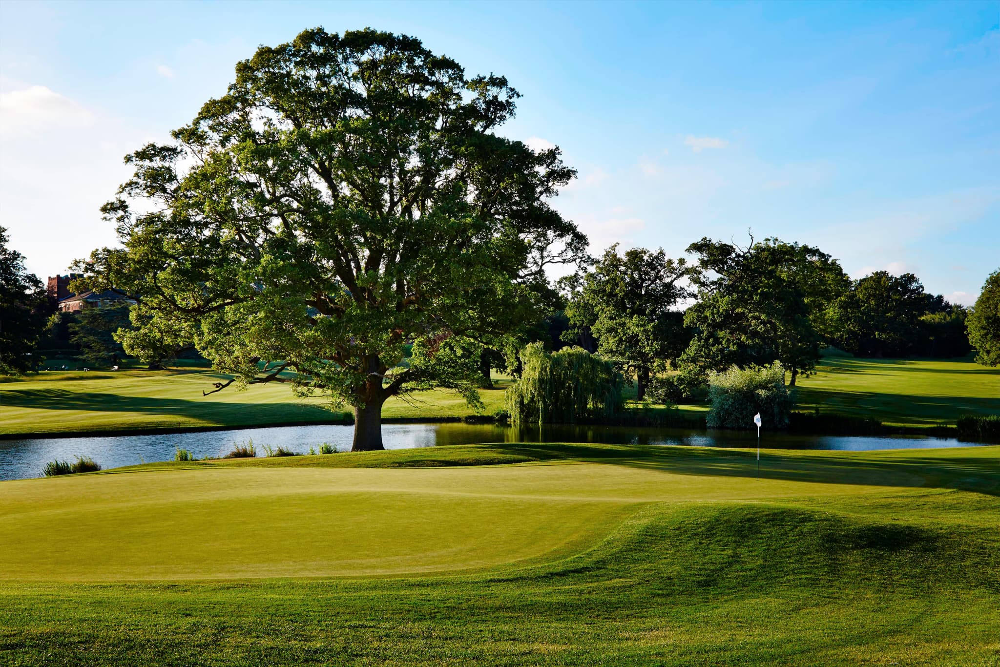 A well maintained fairway next to a water hazard