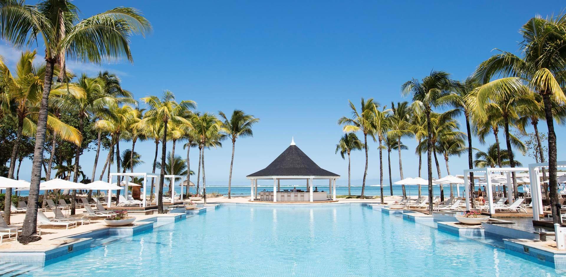 Outdoor swimming pool at Heritage Le Telfair