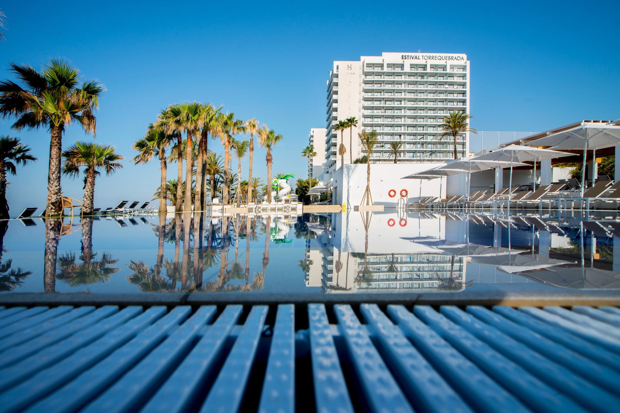 Panoramic view of the outdoor swimming pool at Hotel Estival Torrequebrada
