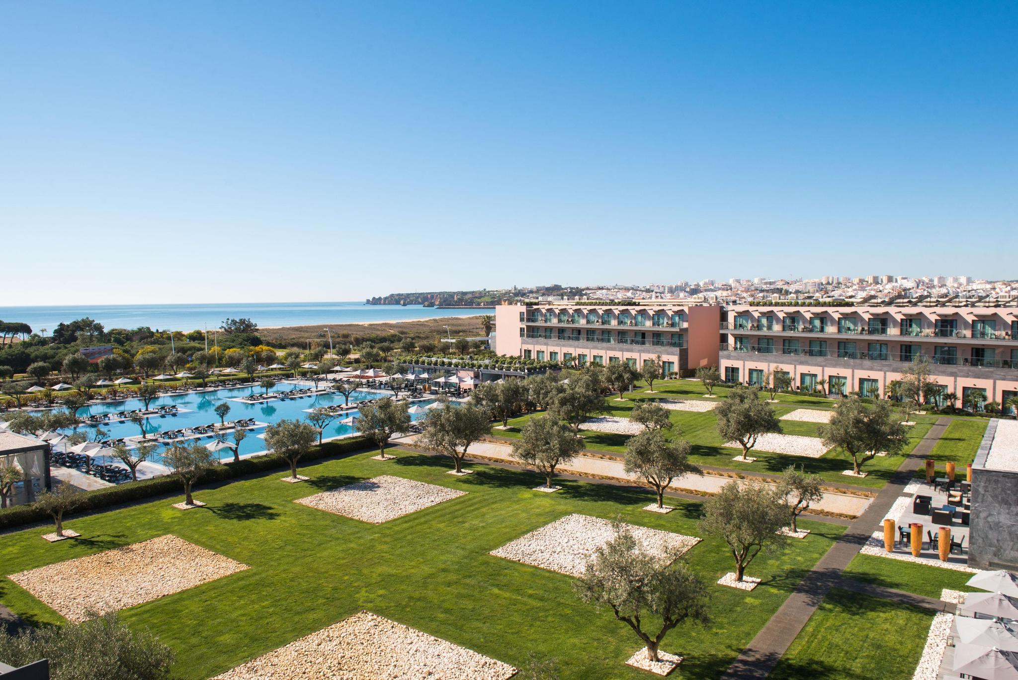 Overhead view of the outdoor swimming pool at Hotel Vila Gale Lagos