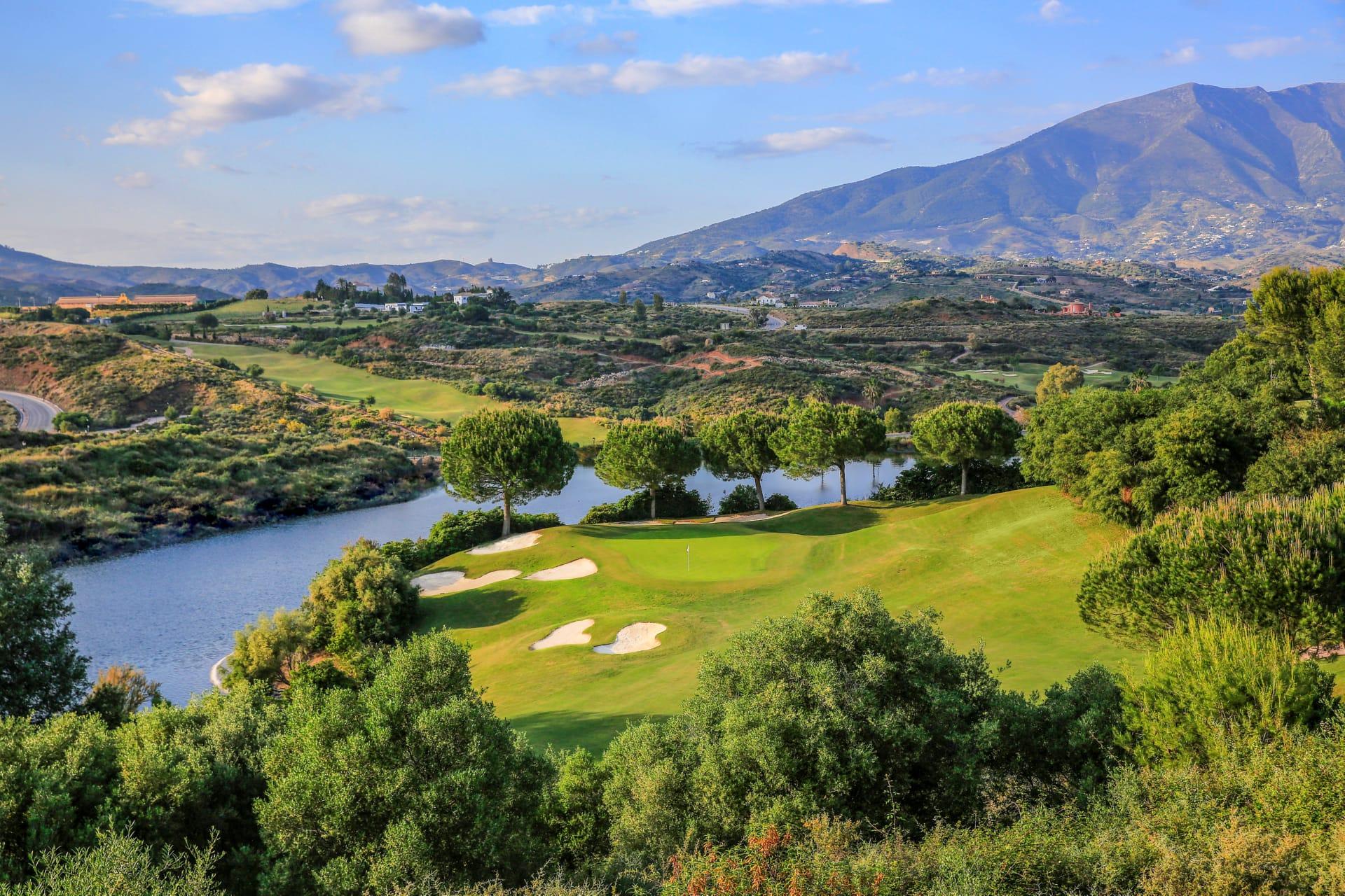 Overhead view of a well maintained fairway leafing to a smooth green surrounded by sand bunkers