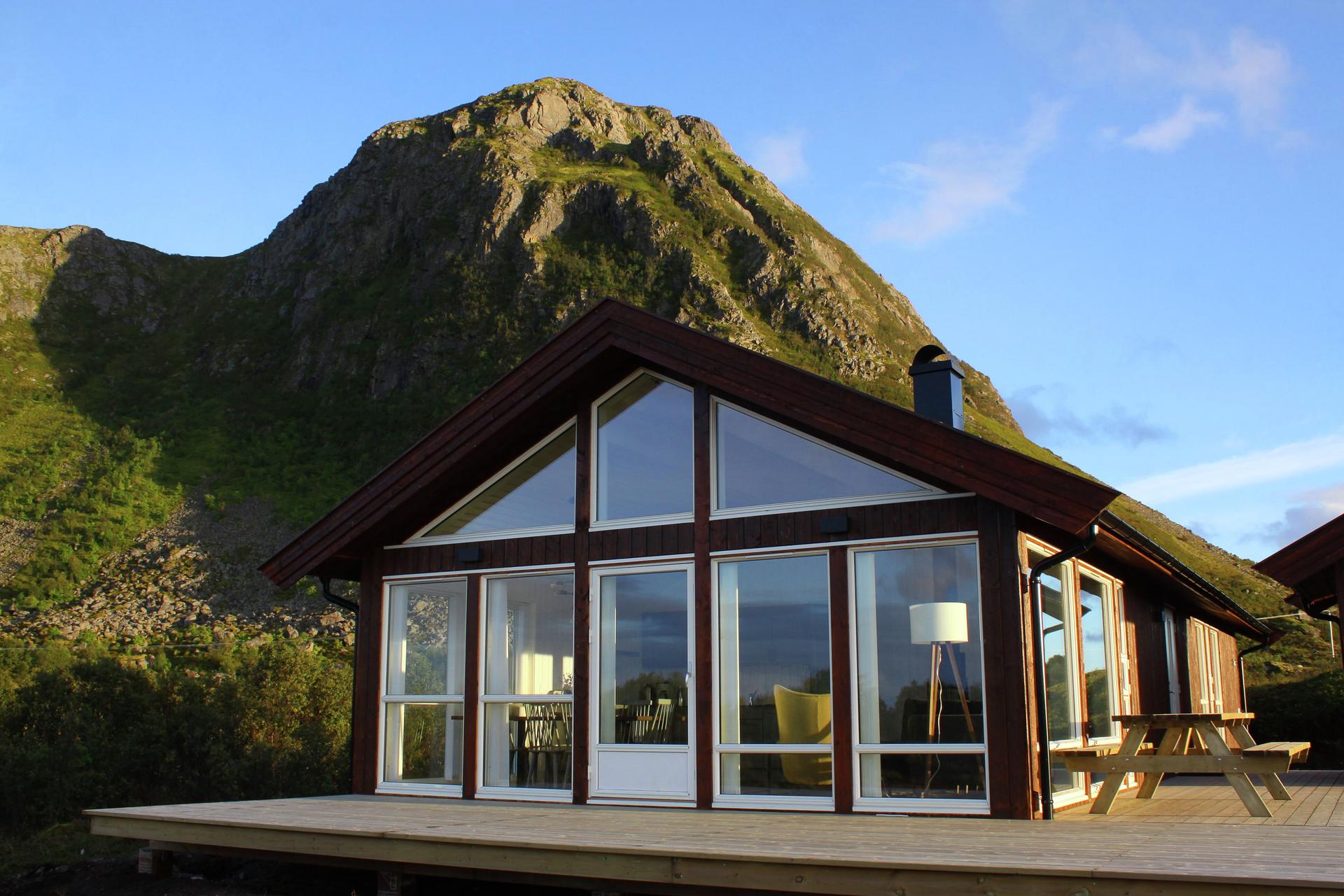 Exterior view of a lodge at Lofoten Links