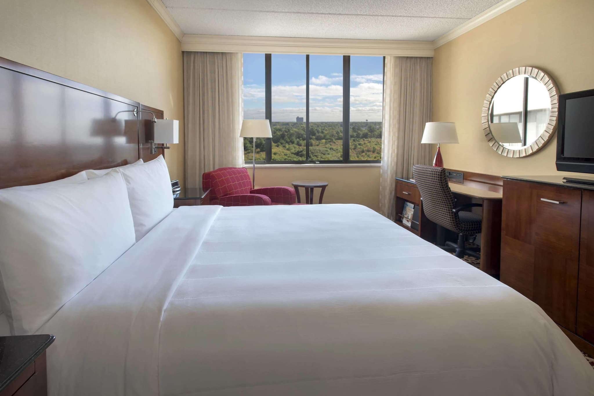 Double bed room at the Long Island Marriott