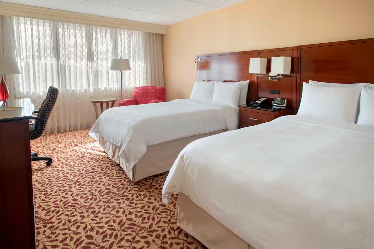 Twin bed suite at the Long Island Marriott Hotel