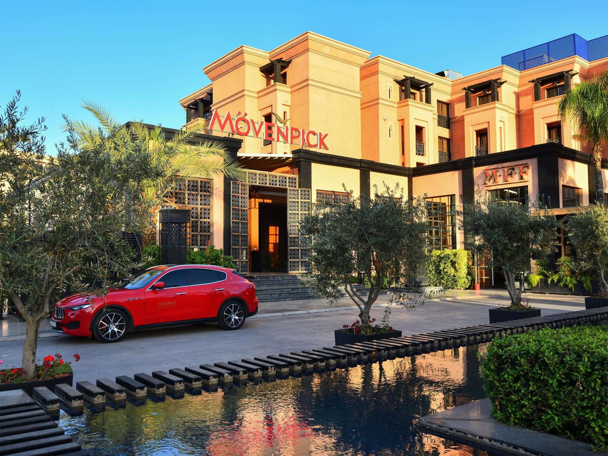 Front entrance to the Movenpick Mansour Eddahbi Hotel