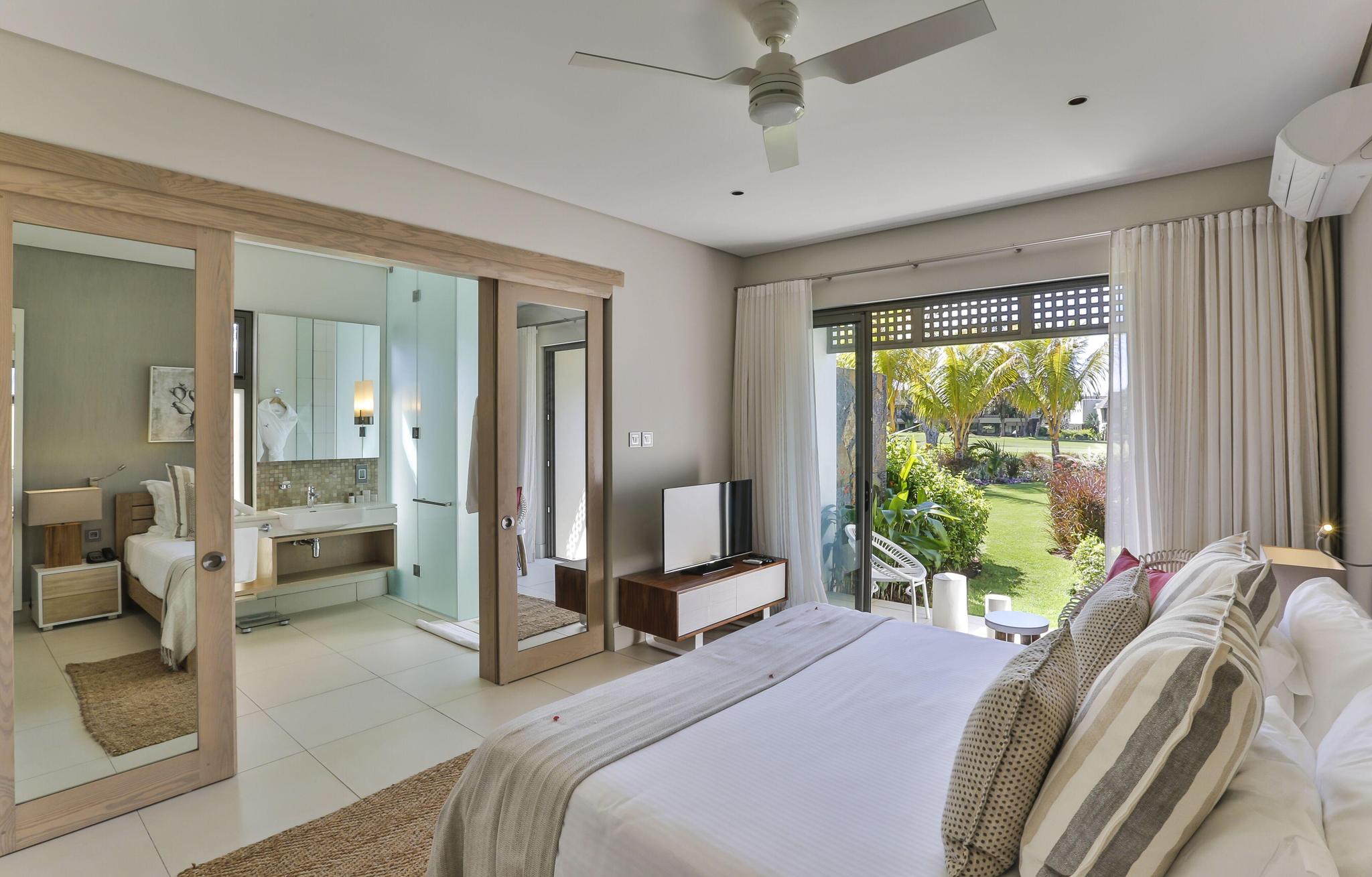 Luxurious double bed suite at The Bay Club at Anahita
