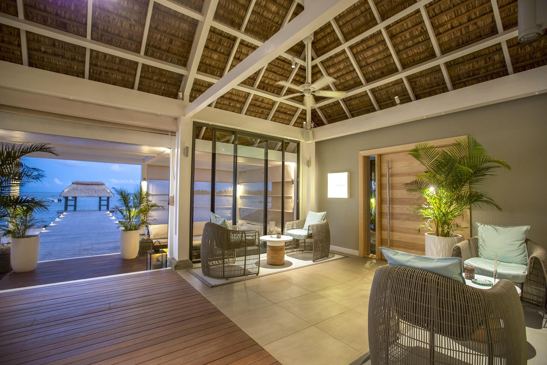 Indoor lounging area at the The Bay Club at Anahita