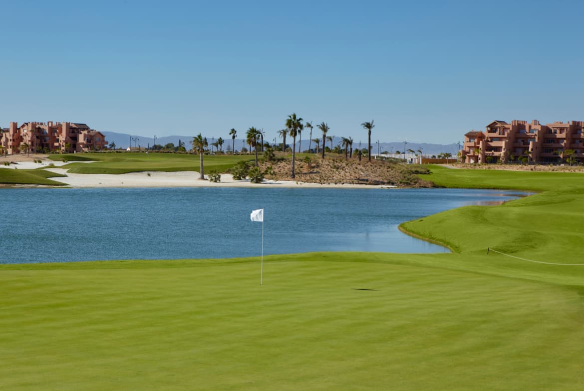 A smooth green next to a water hazard