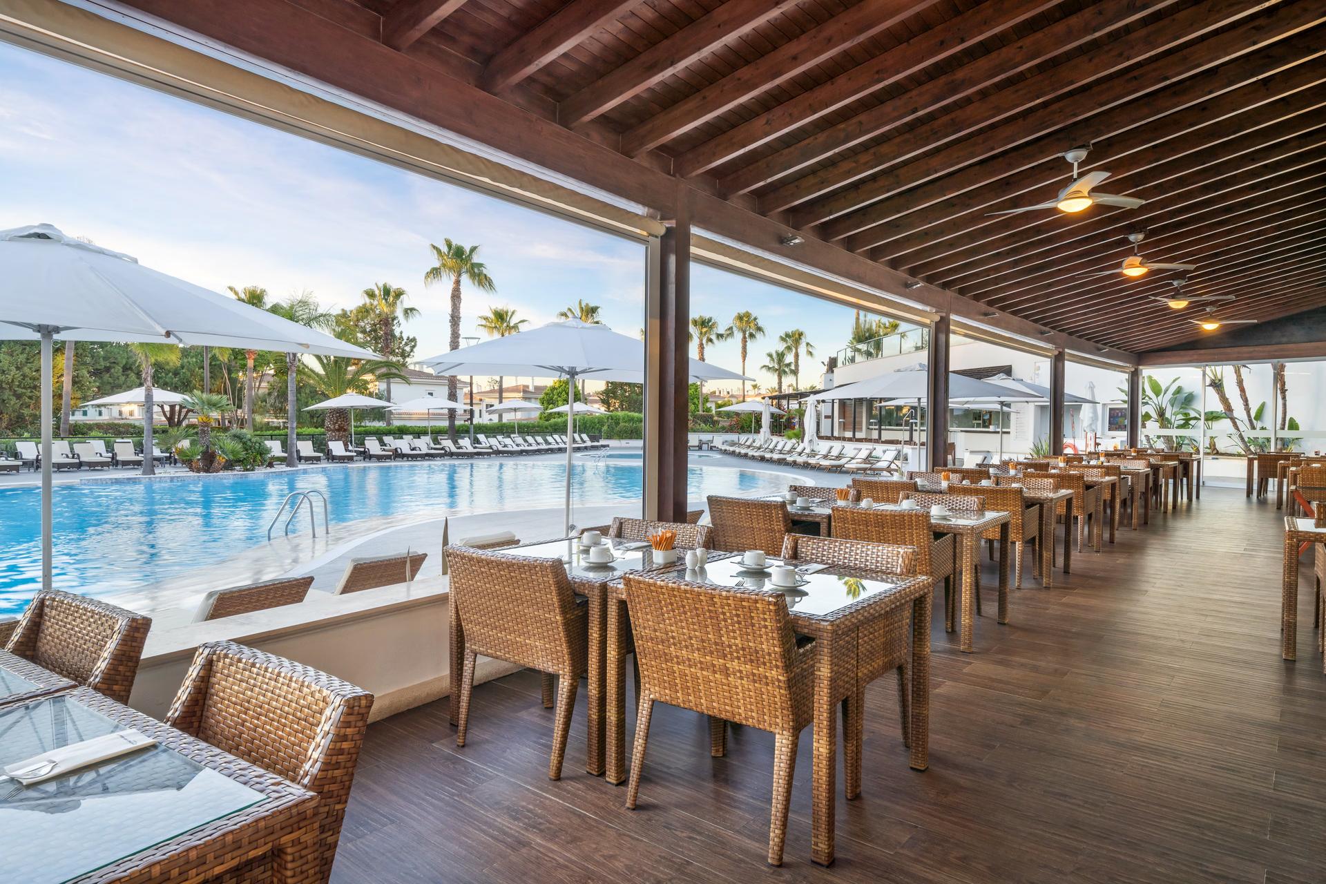 Outdoor dining room at the Wyndham Grand Algarve