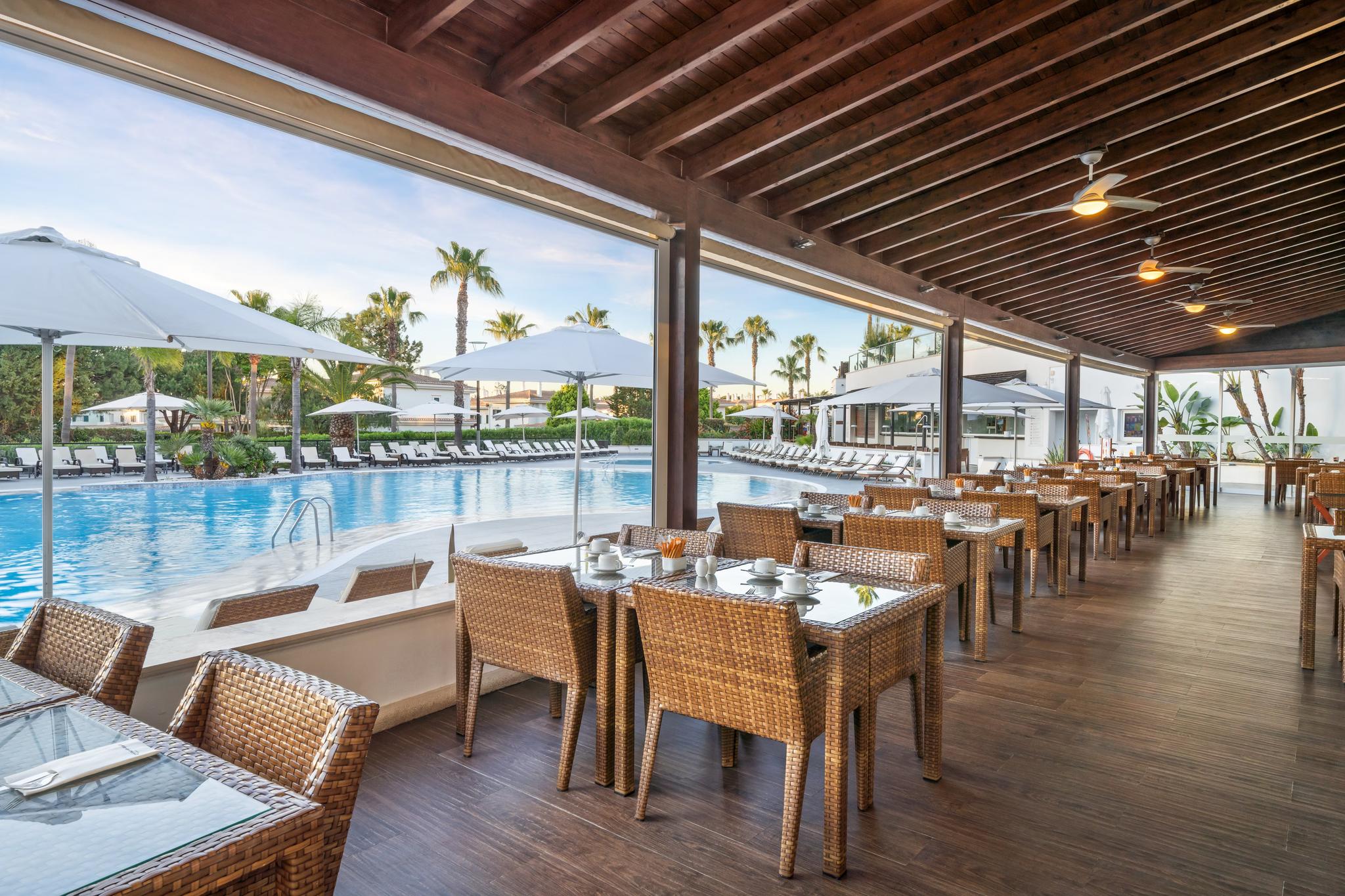 Outdoor dining room at the Wyndham Grand Algarve