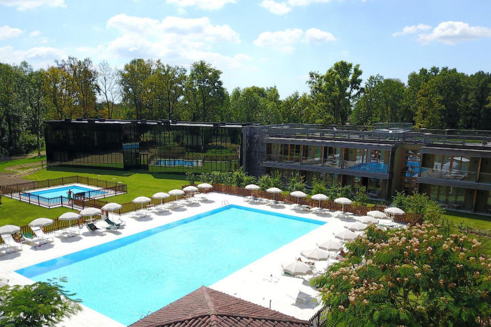 Overhead view of the outdoor pool at Bogogno Golf Resort