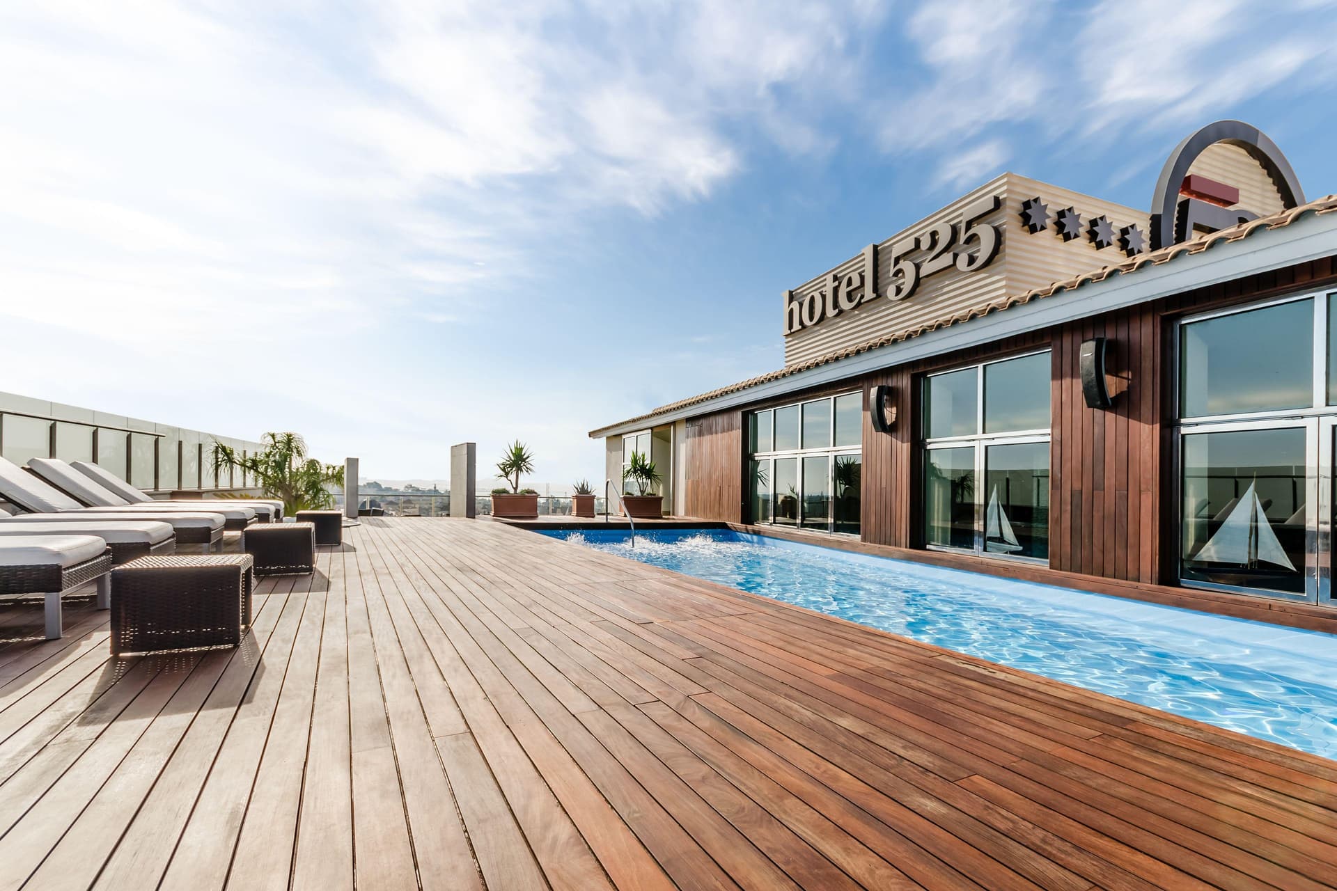 Panoramic view of Hotel 525 overlooking the outdoor pool