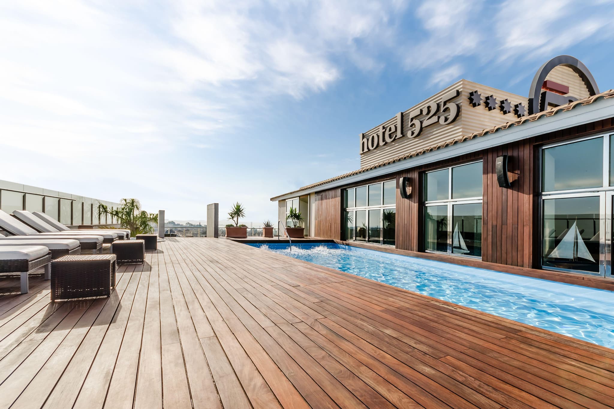 Panoramic view of Hotel 525 overlooking the outdoor pool