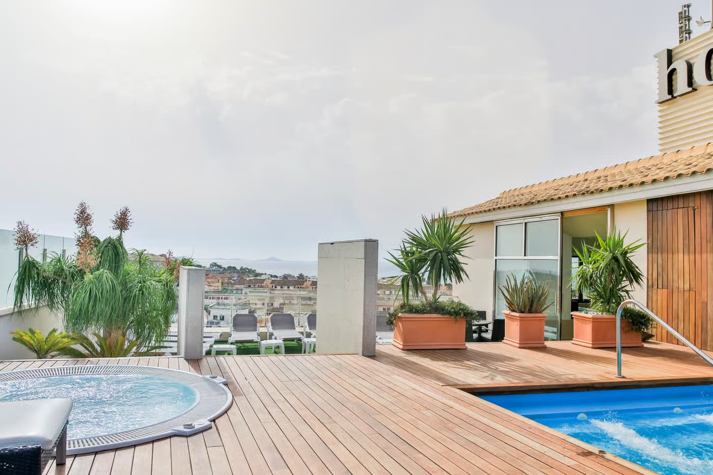 Outdoor pools at the Hotel 525