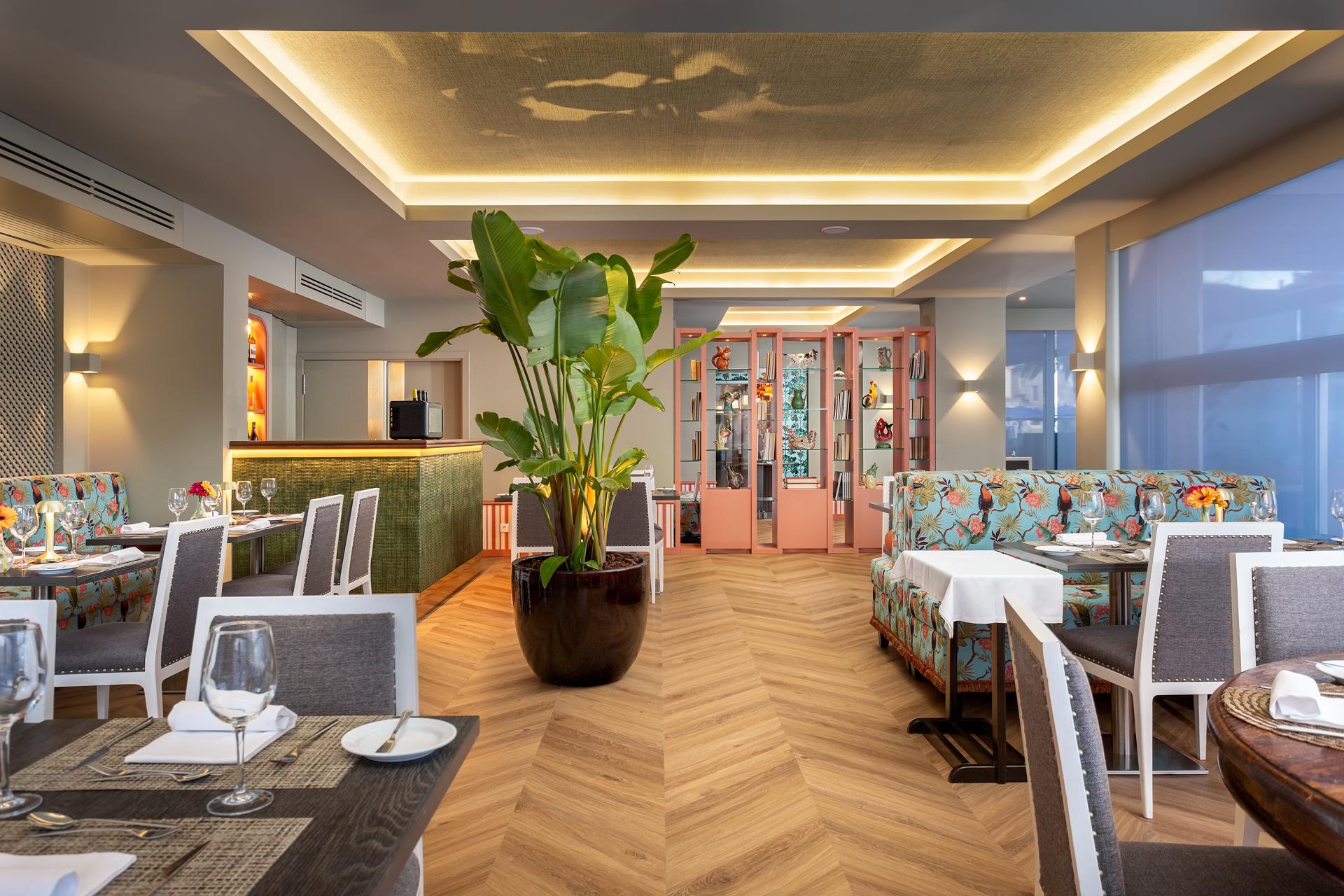 Indoor dining room at Hotel Baia