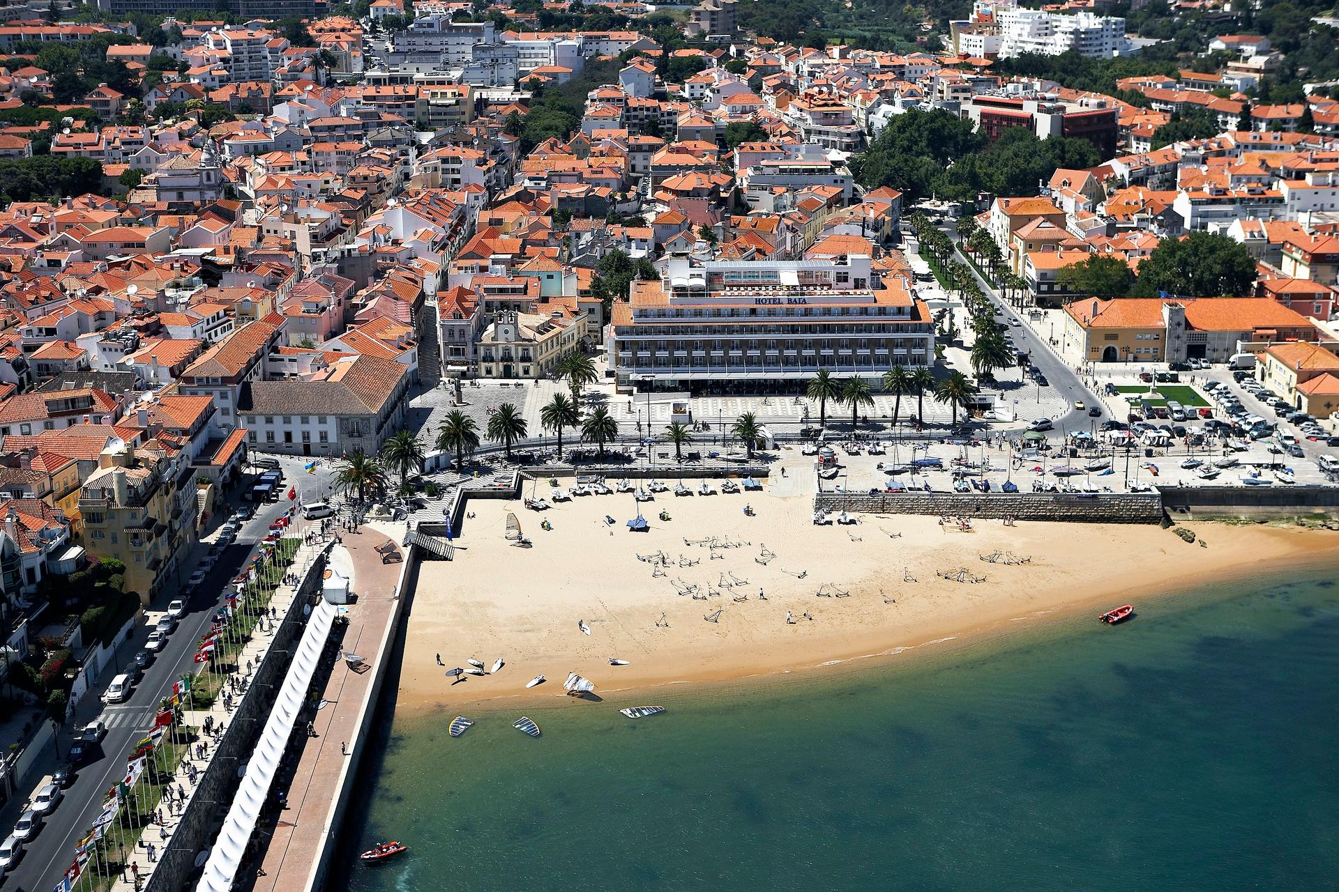Aerial view overlooking the Hotel Baia and surrounding homes