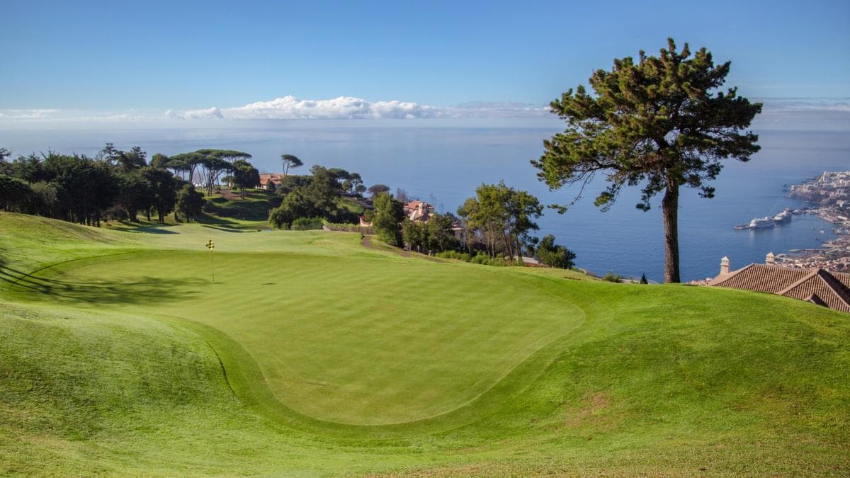 A smooth coastal green at at Hotel Casa Velha do Palheiro - Relais & Chateaux