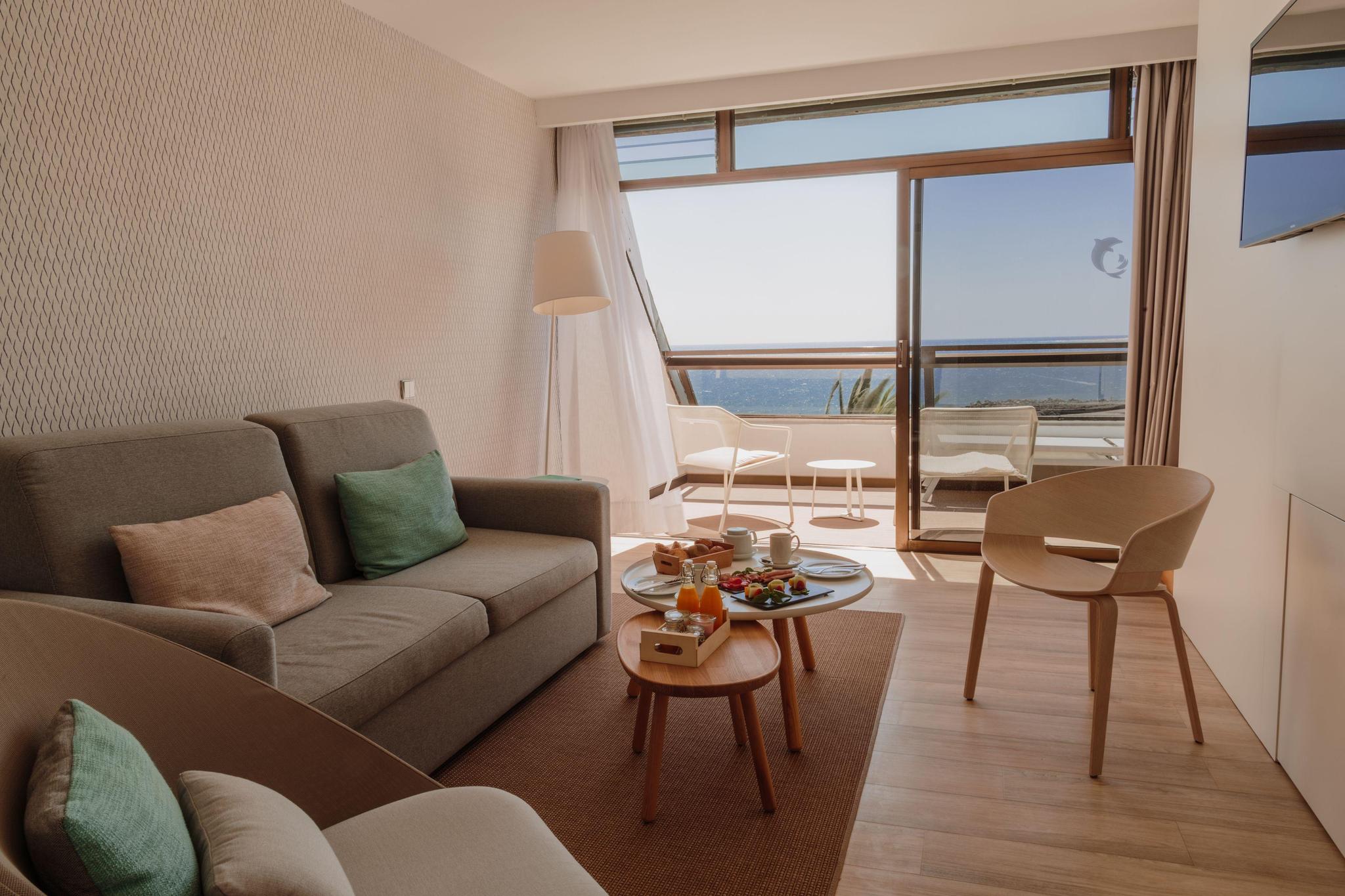 Living room with balcony views as part of a suite at Hotel Don Gregory by Dunas