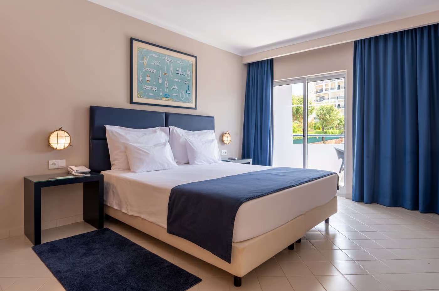 Double bed suite at Hotel Vila Gale Nautico