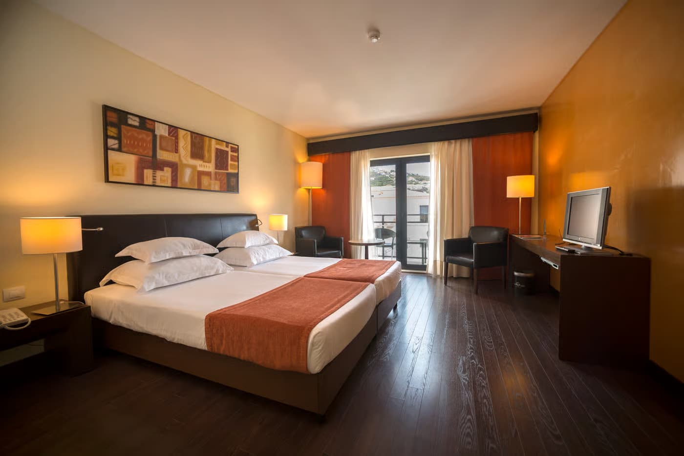 Double bed suite at Hotel Vila Gale Santa Cruz Hotel