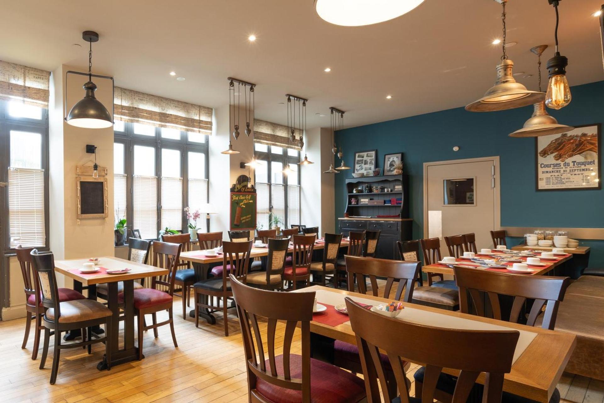 Indoor dining room at Hotel le Caddy