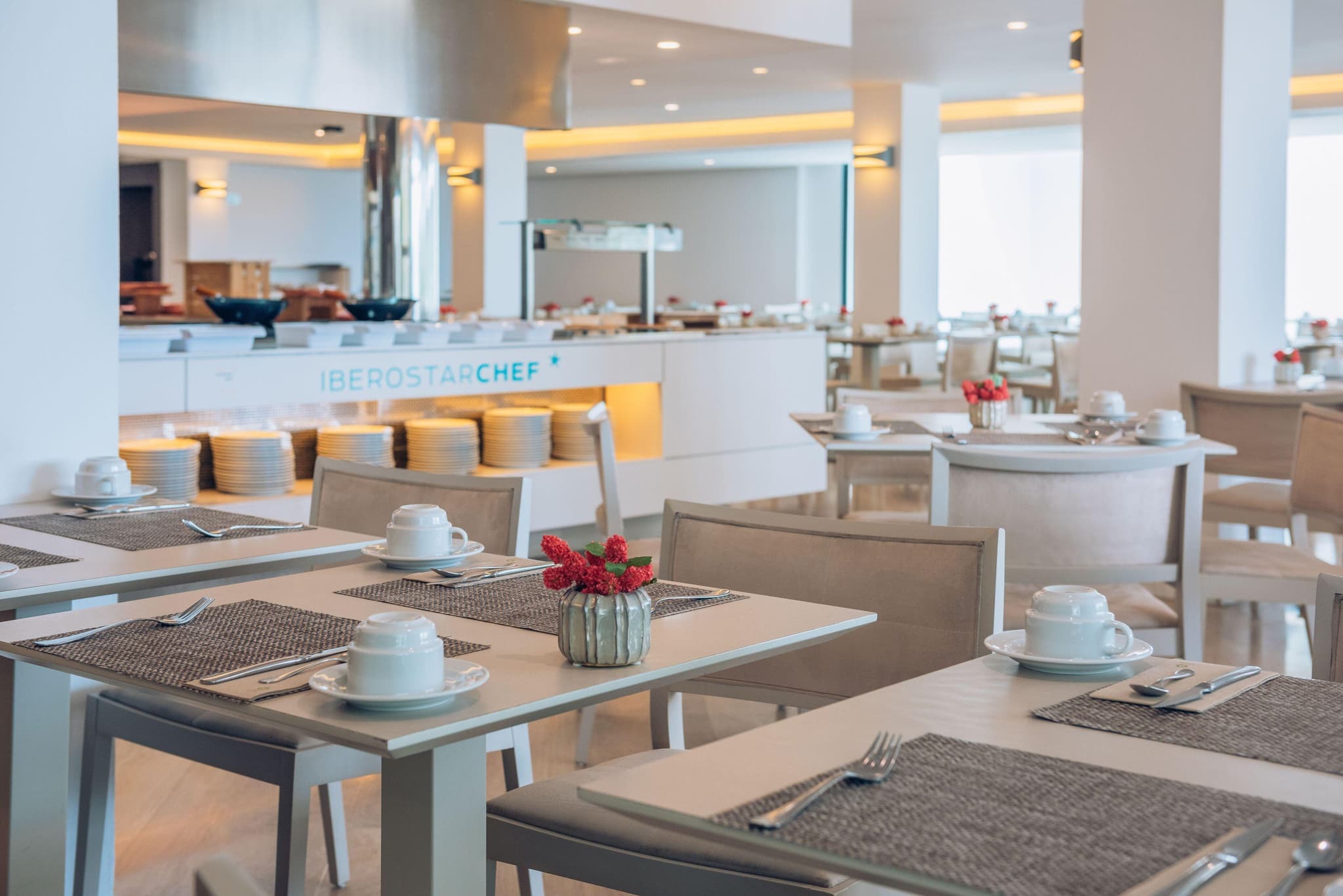Indoor dining room at Iberostar Waves Cala Millor with a food bar