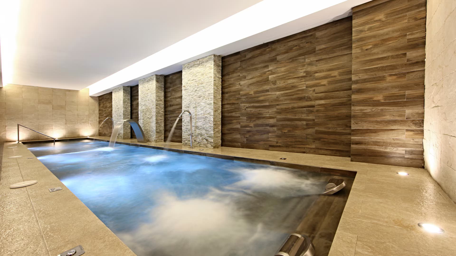Indoor pool as part of spa facilities at Iberostar Waves Cala Millor