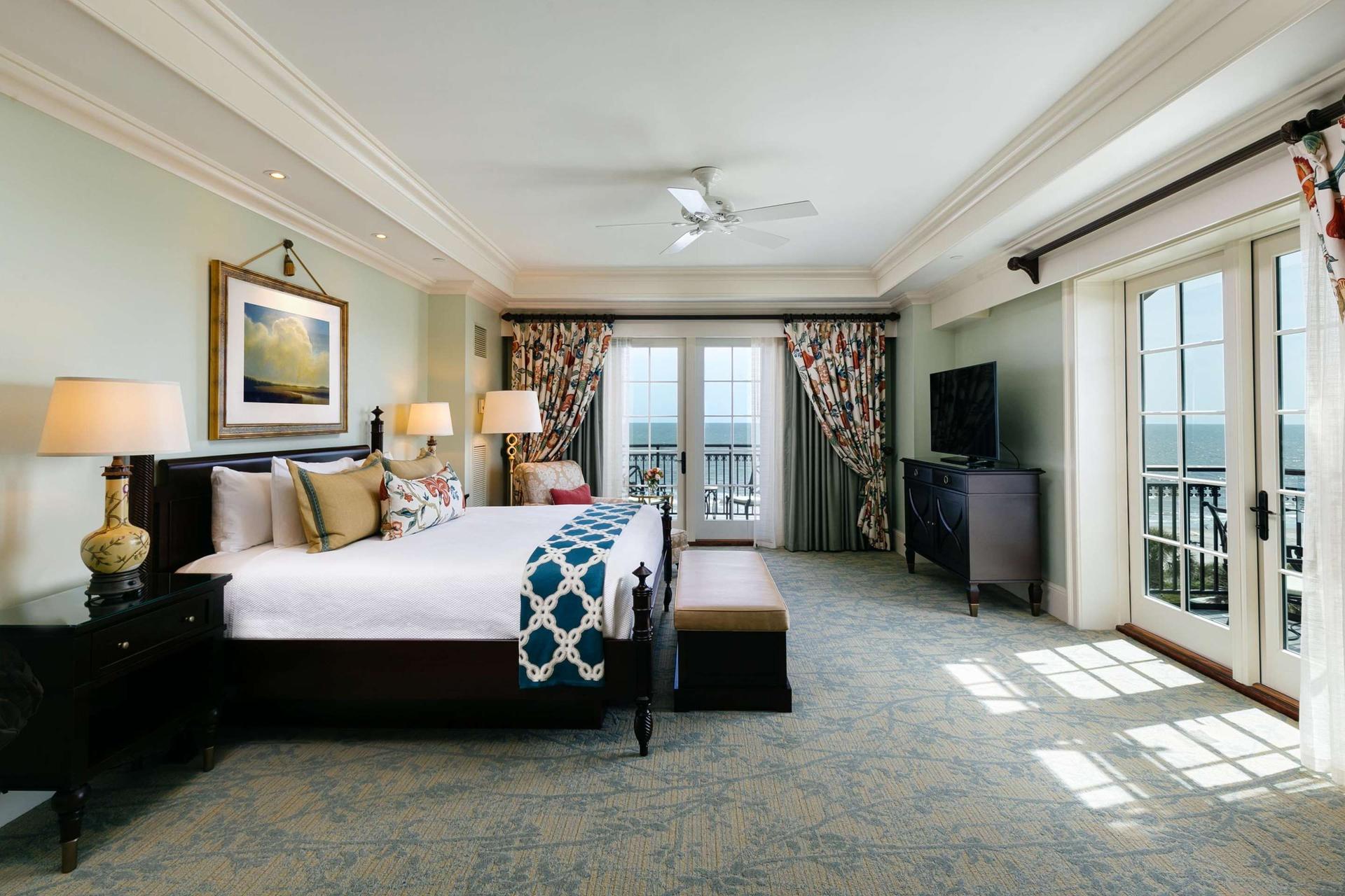 Luxurious double bed suite at Kiawah Island Golf Resort