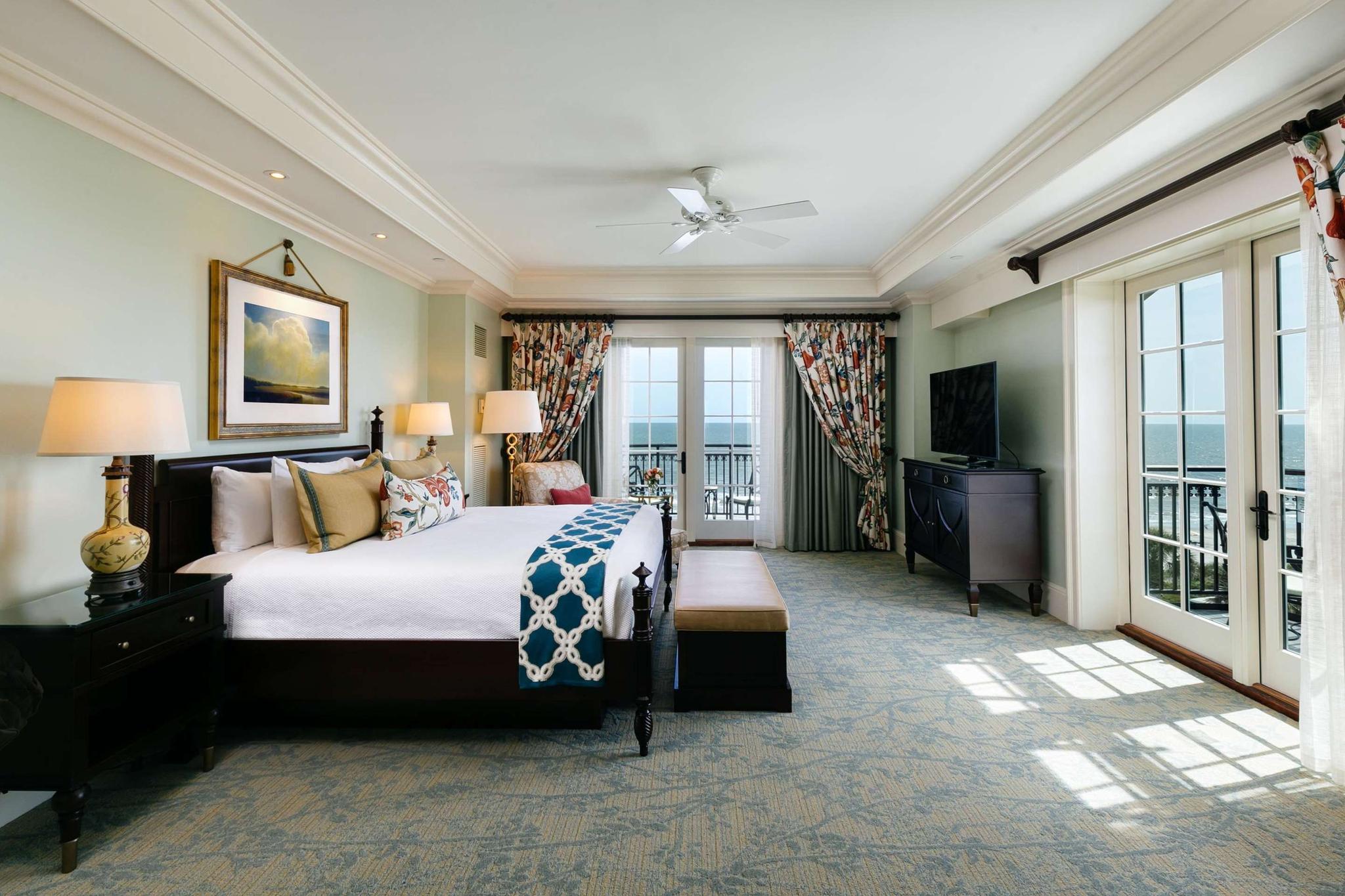 Luxurious double bed suite at Kiawah Island Golf Resort