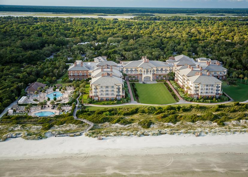 Panoramic view of the Kiawah Island Golf Resort hotel next to the outdoor swimming pools