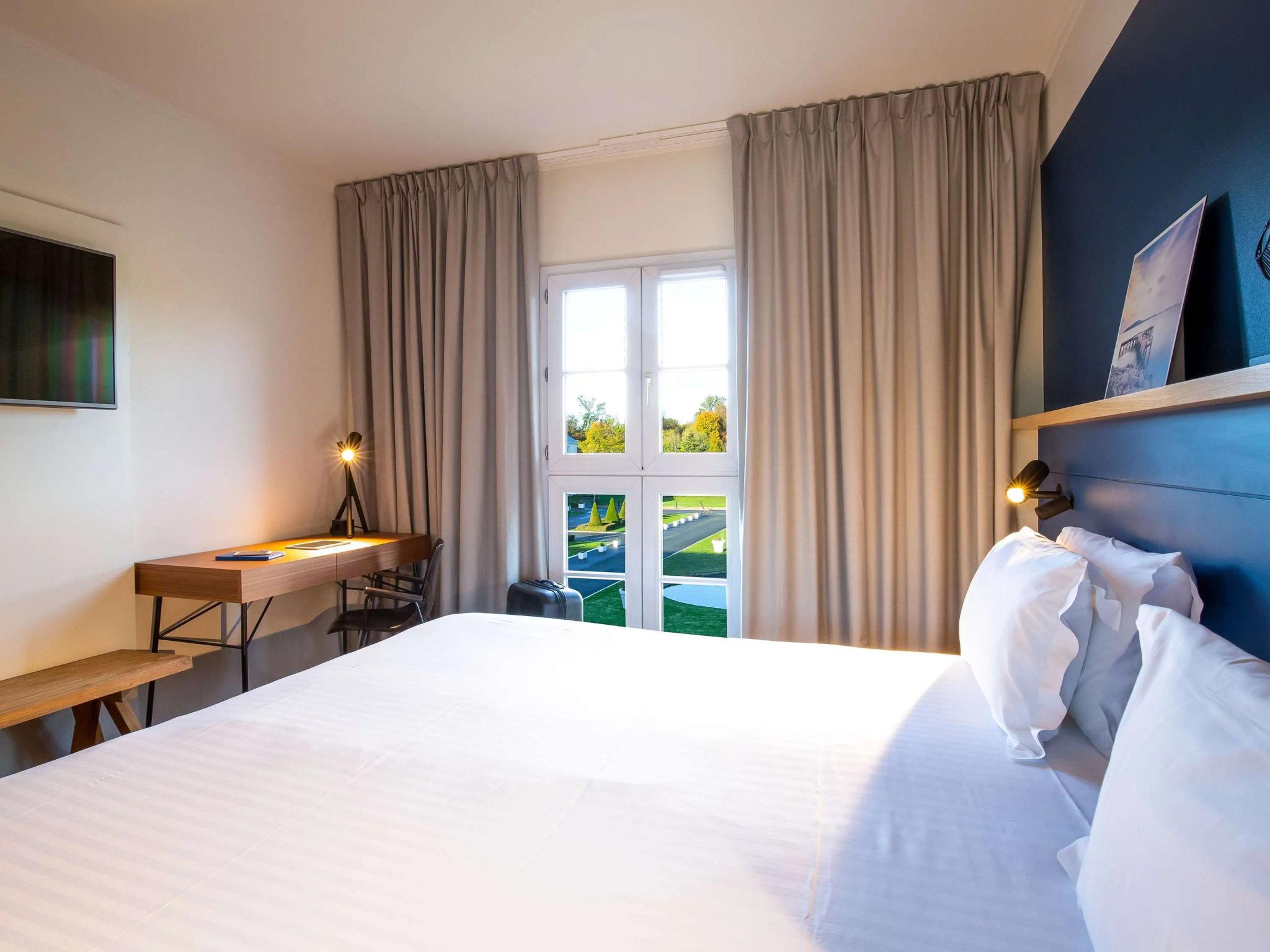 Double bed suite at Mercure Chantilly Resort