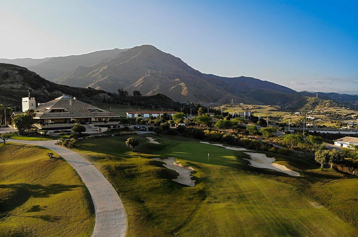 A smooth green next to a sand bunker